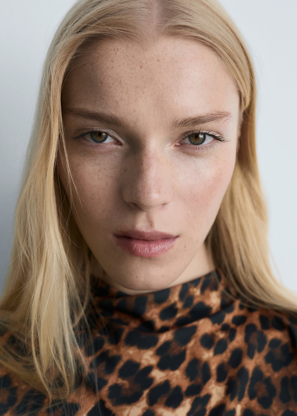 Leopard-print t-shirt with ruffled detail