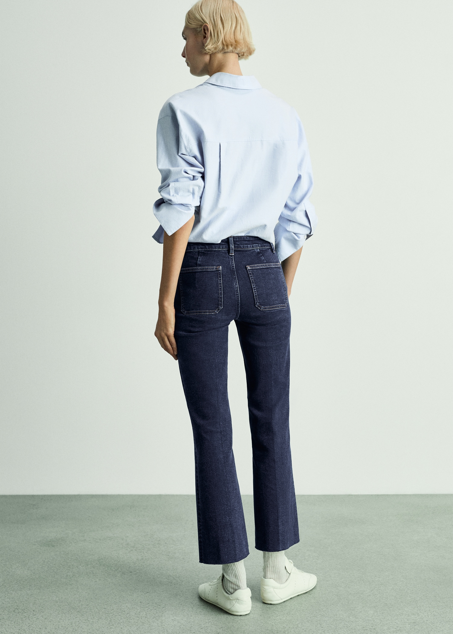 Jeans flare crop bolsillos - Reverso del artículo