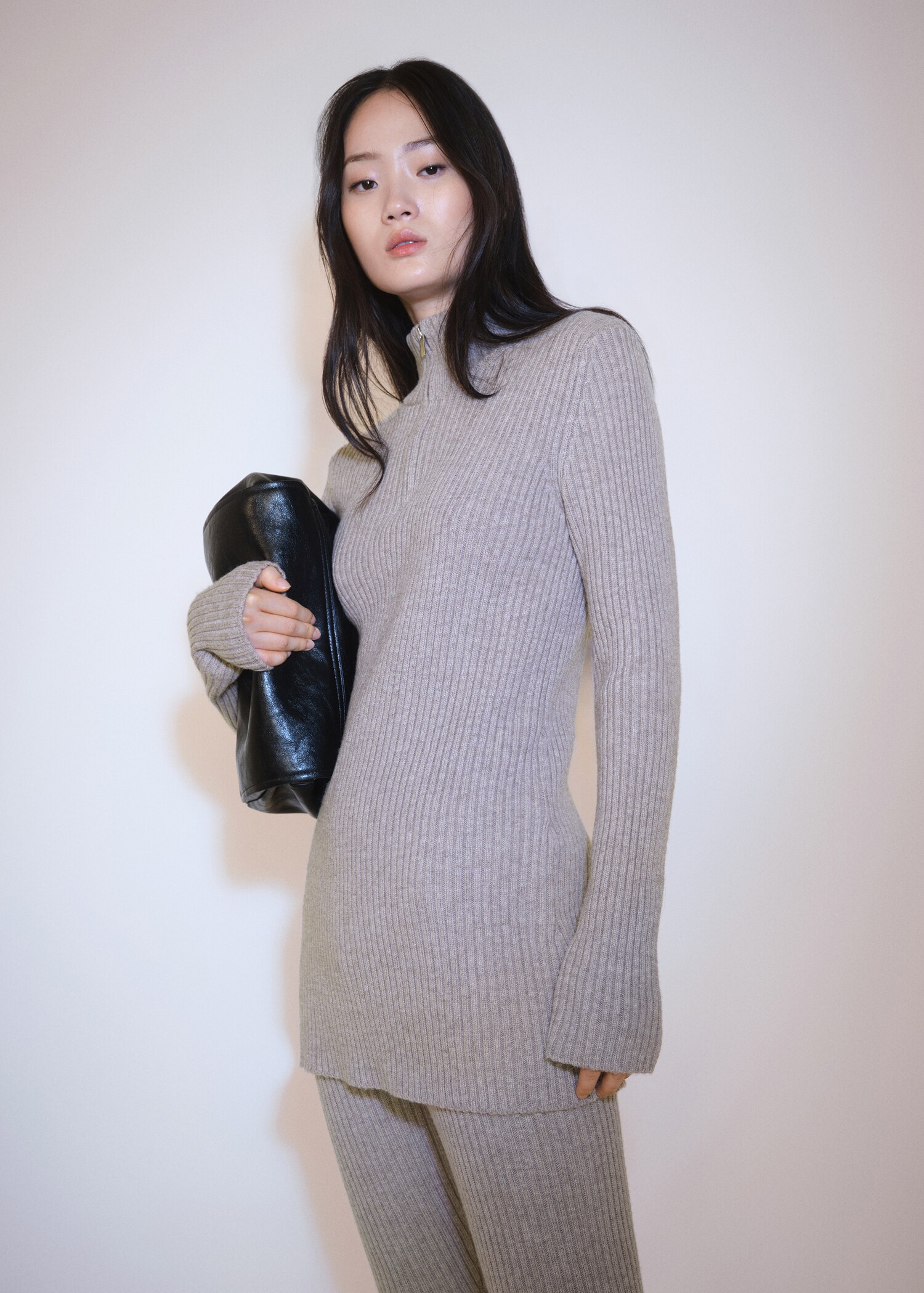 Ribbed sweater with zip - Medium plane