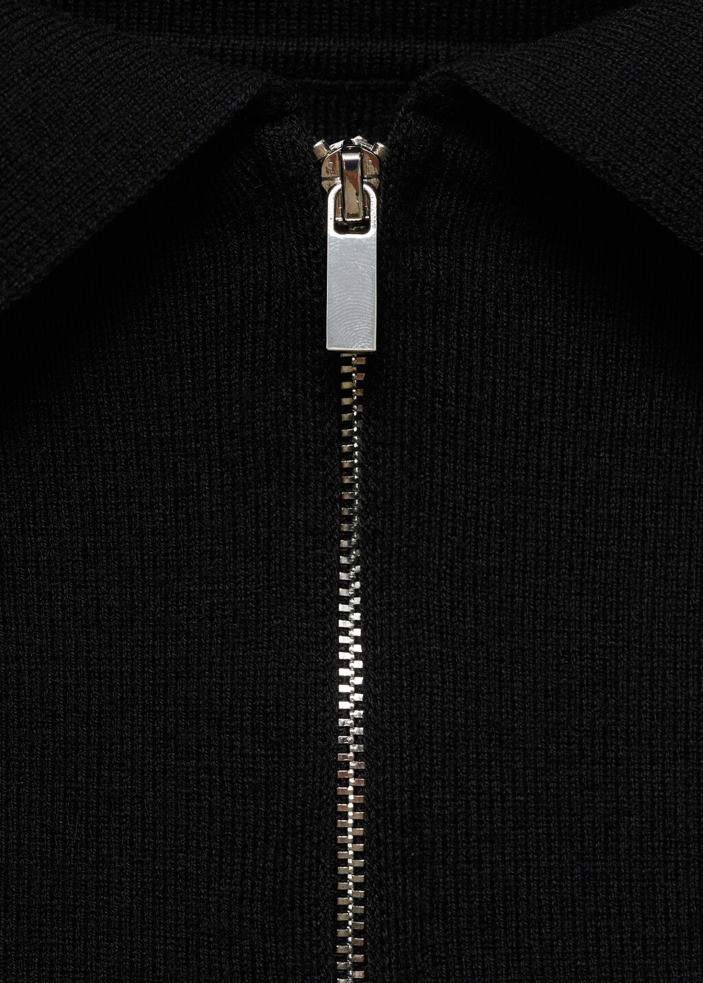 Open shoulder sweater with zip