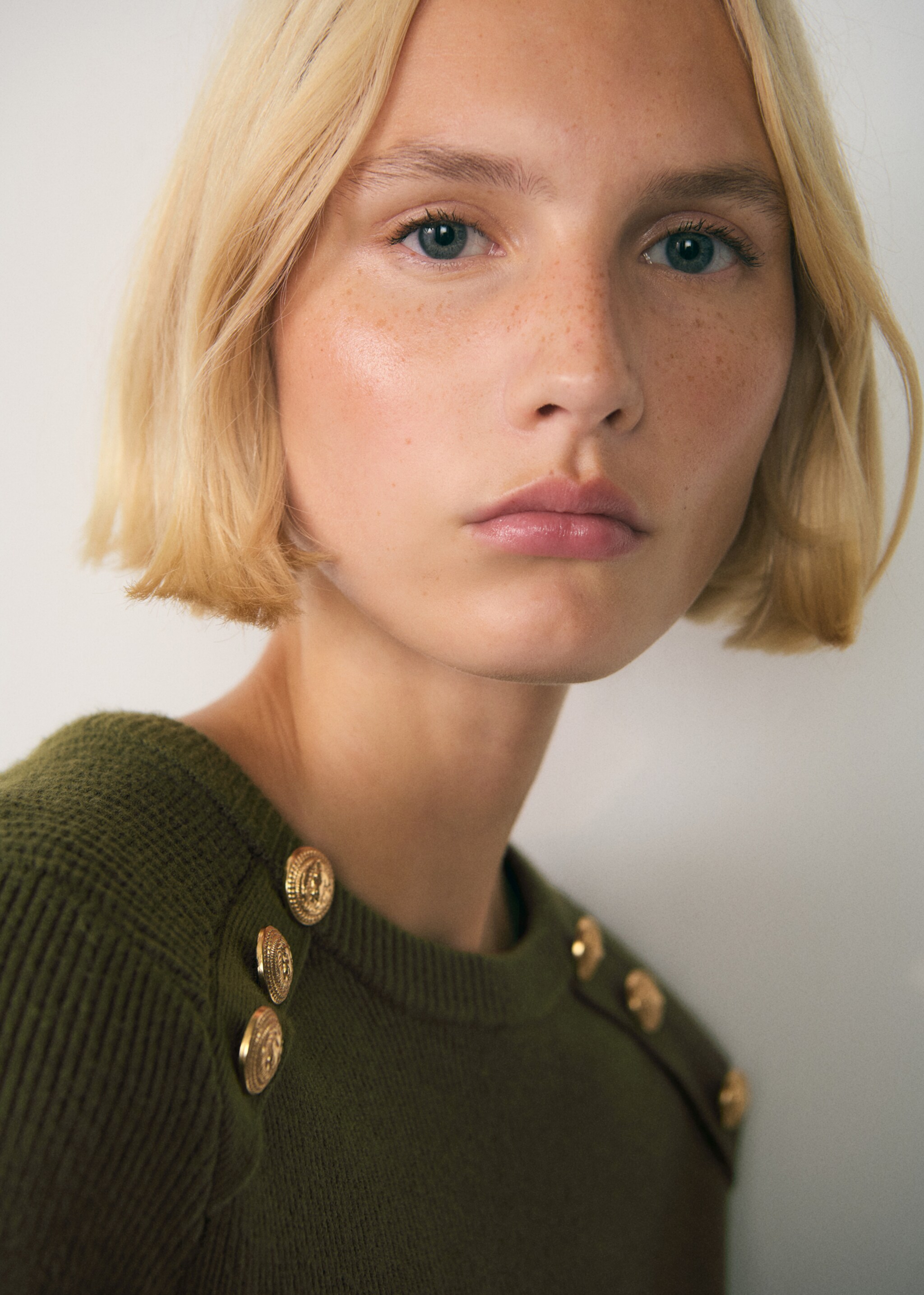 Sweater with jewel buttons - Details of the article 1