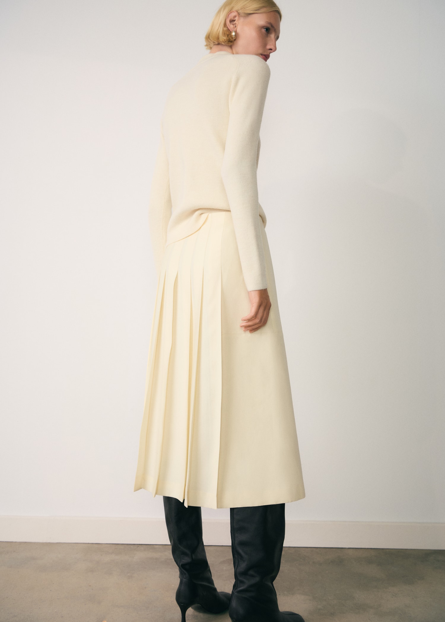 Perkins-neck sweater with zip - Reverse of the article
