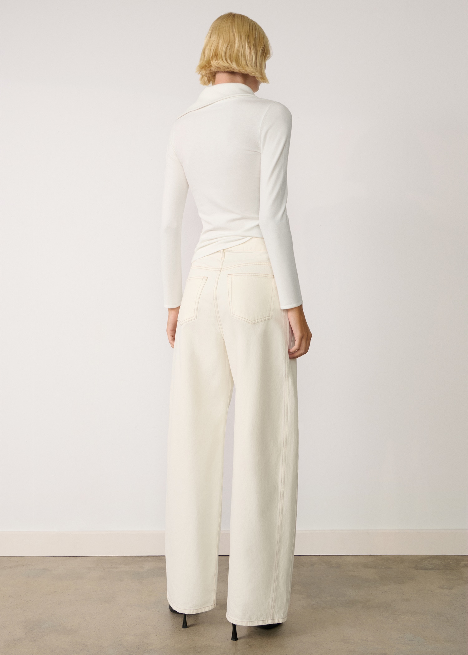 Camp-collar knit sweater - Reverse of the article