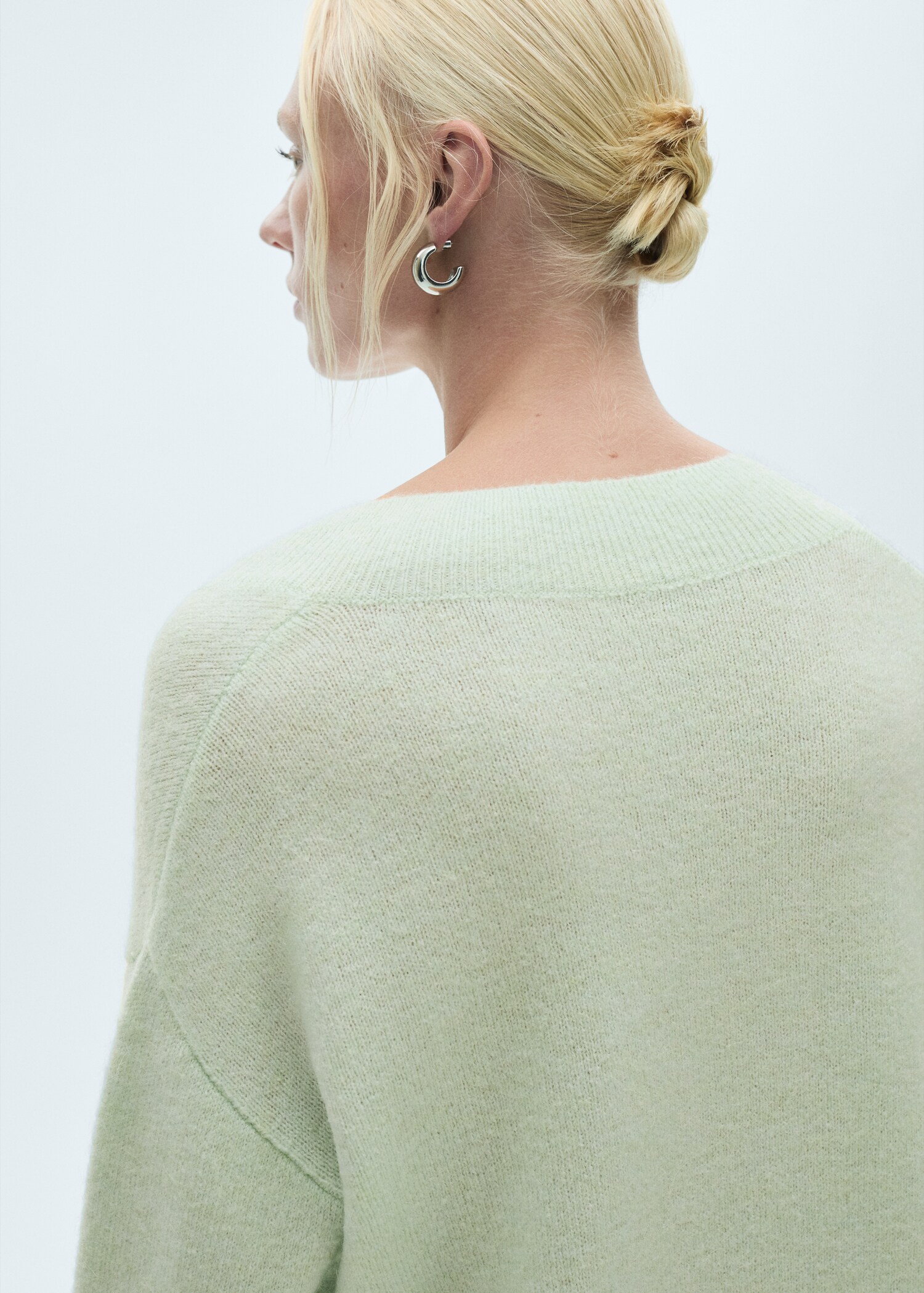 Oversized V-neck sweater - Details of the article 1