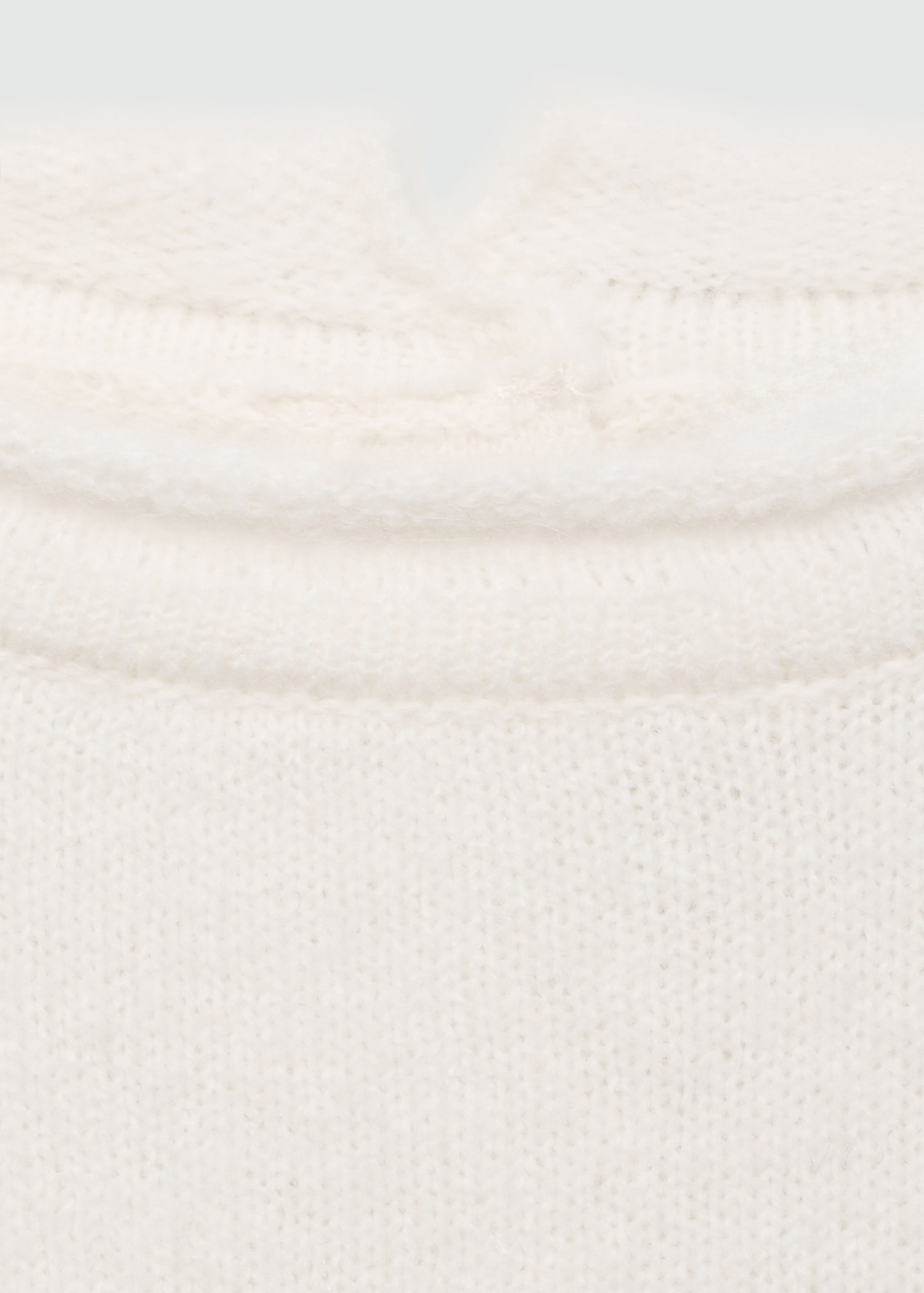 Round-neck sweater with buttons - Details of the article 0
