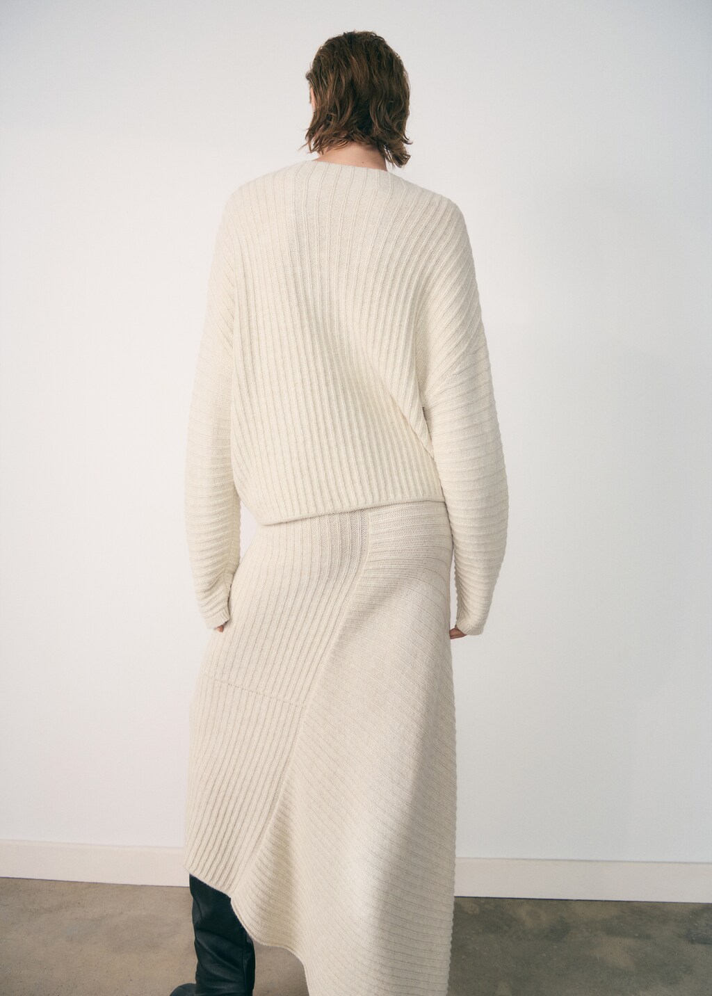 Perkins-neck sweater with seams - image 3