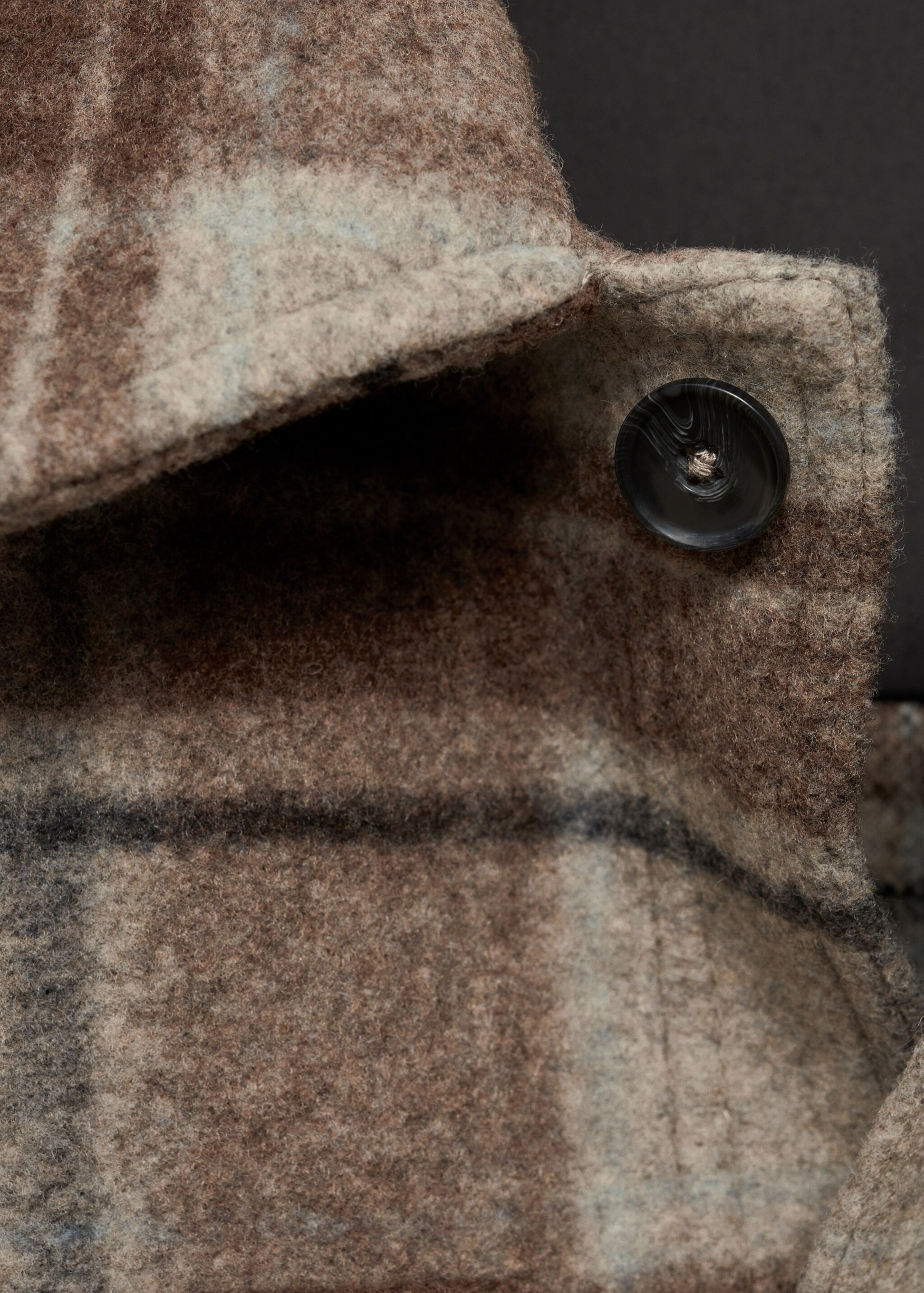 Check flannel overshirt - Details of the article 8, Sand. Ref: 77007925-00.