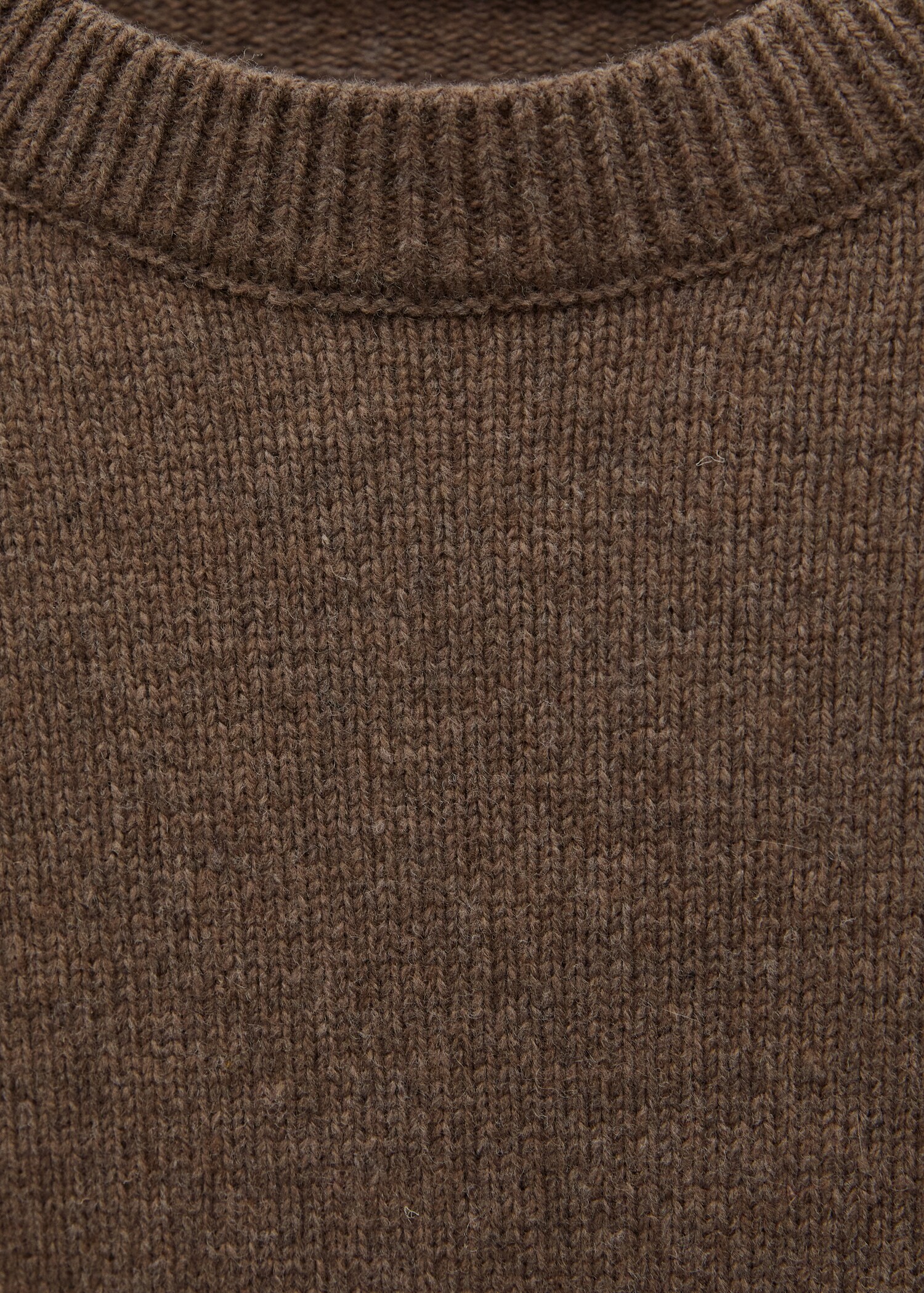 Rounded neck wool sweater - Details of the article 8