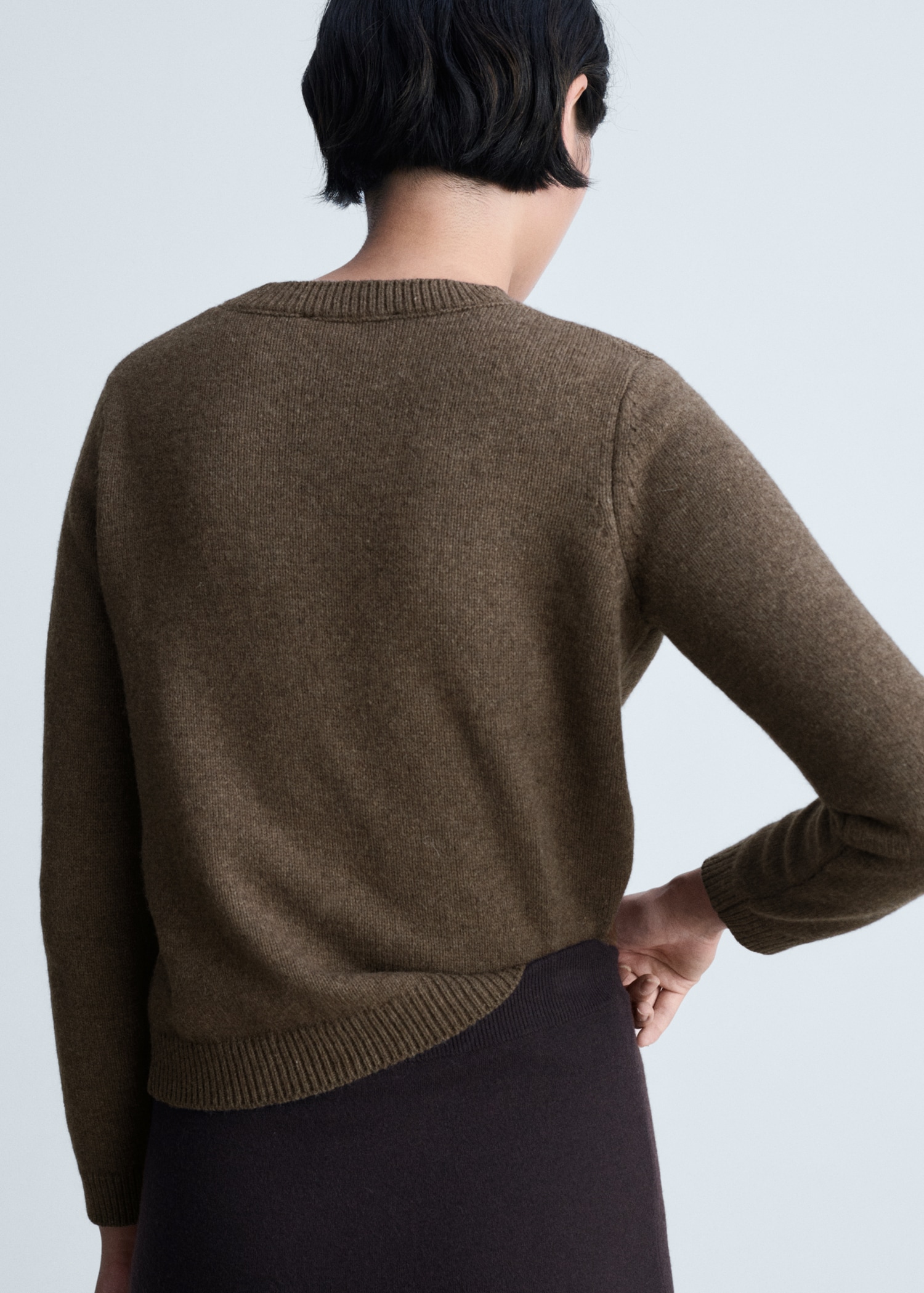 Long-sleeved wool sweater - Reverse of the article