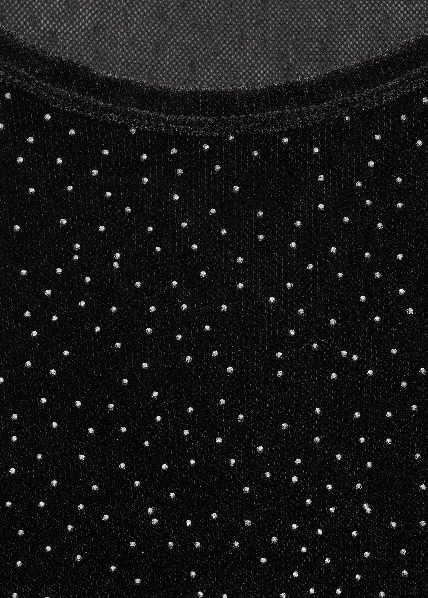 Long-sleeved t-shirt with rhinestone detail - Details of the article 8