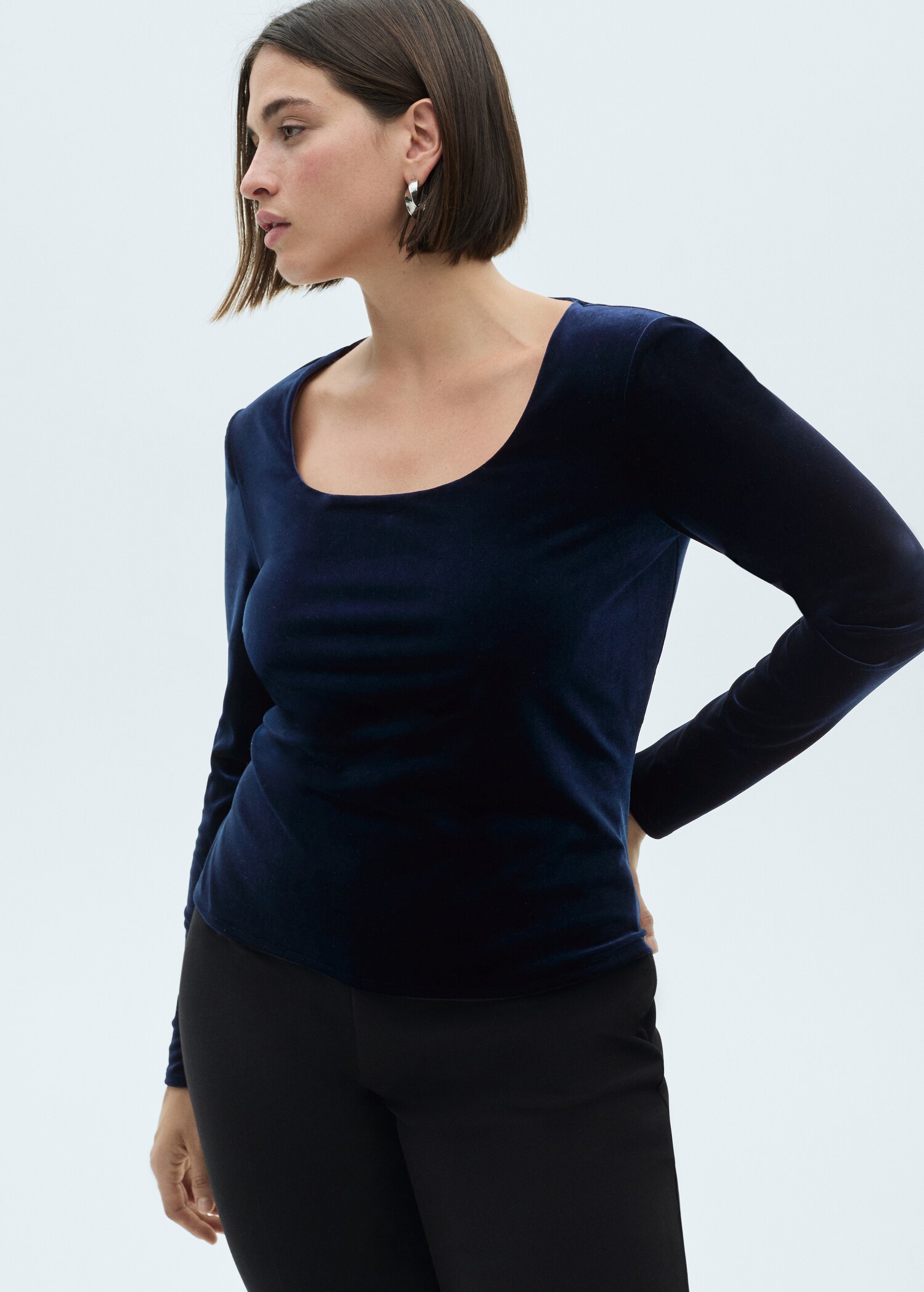 T-shirt décolleté velours - Détail de l'article 5