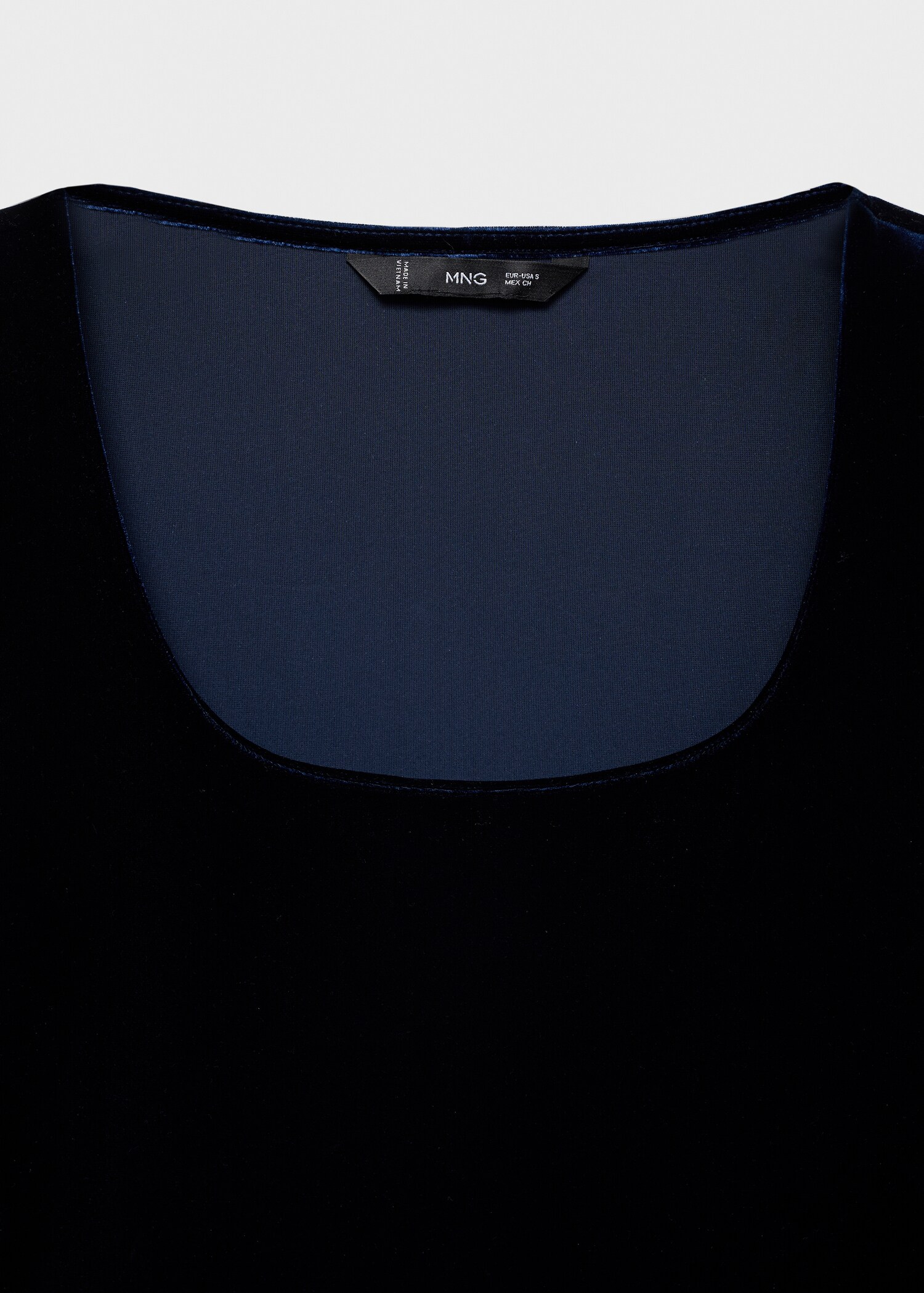 T-shirt décolleté velours - Détail de l'article 8