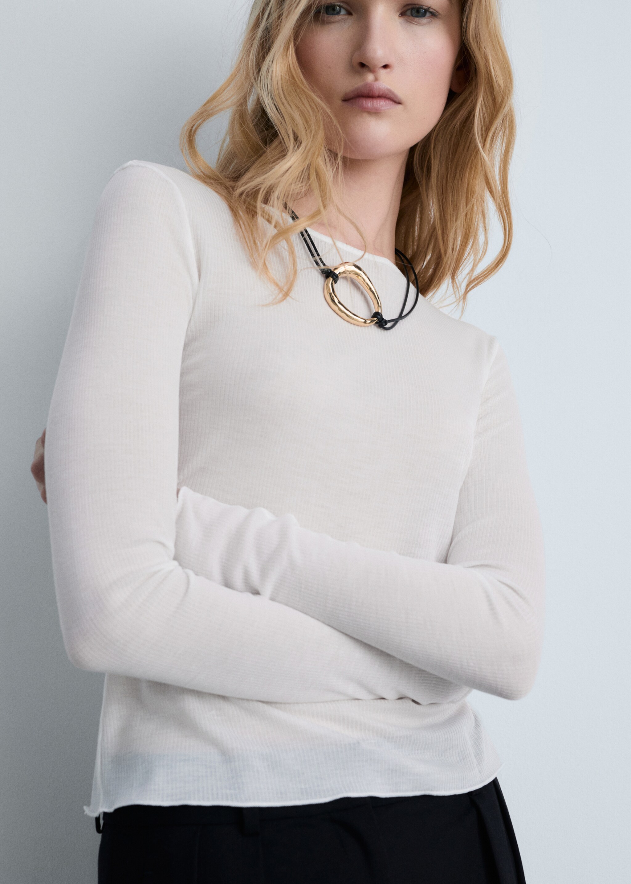 Fine ribbed knit top - Средний план