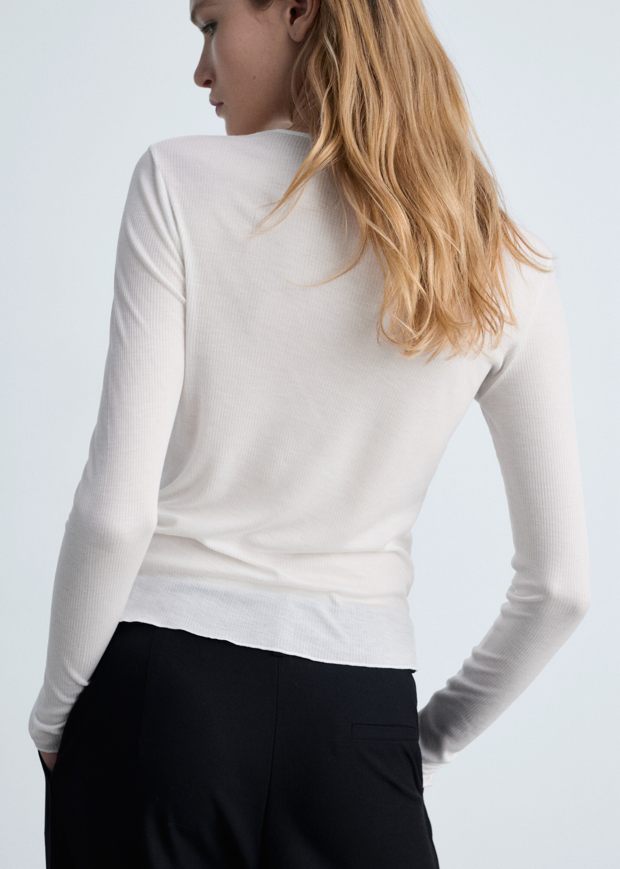 Fine ribbed knit top - Обратная сторона изделия
