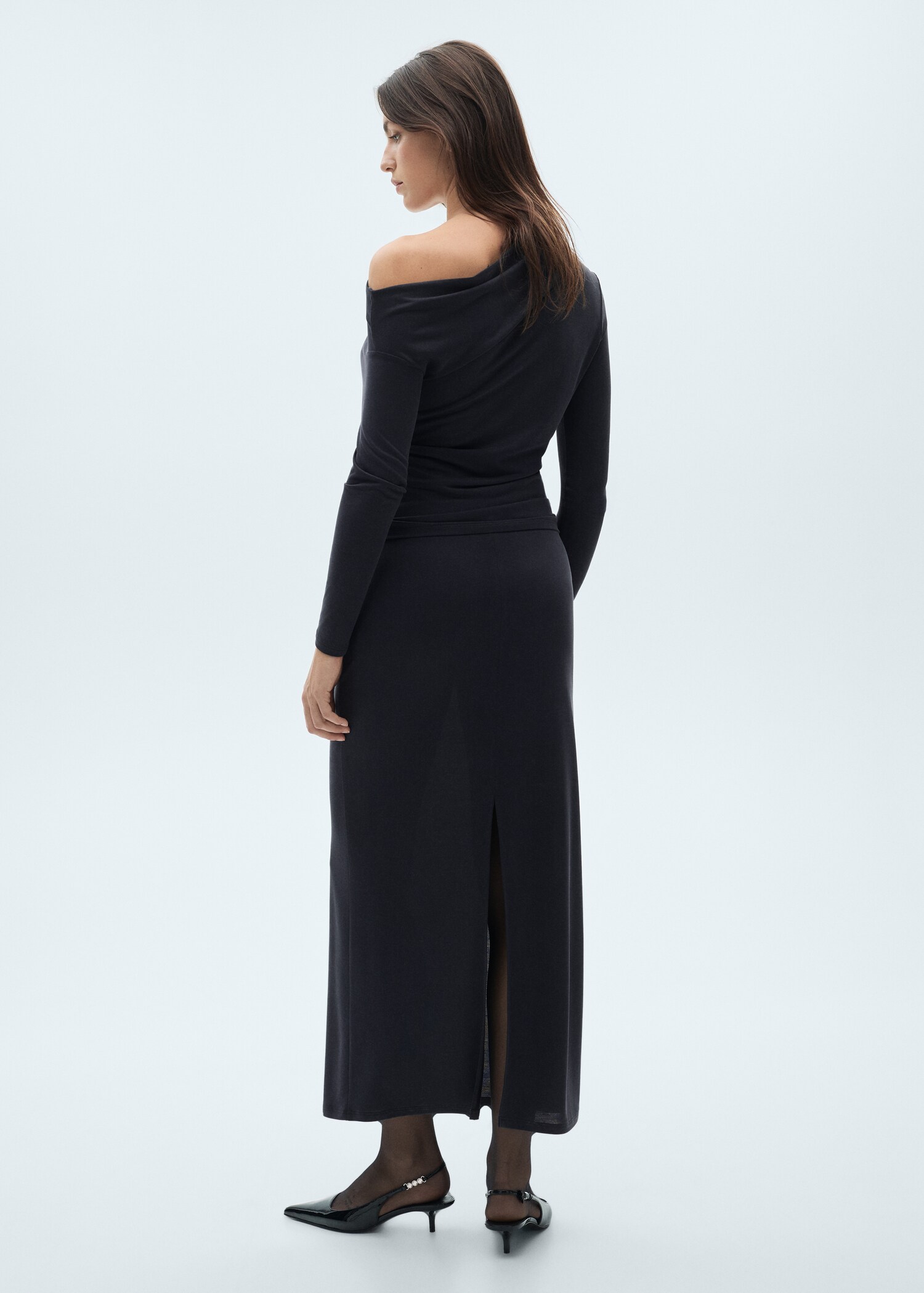 Asymmetrical long-sleeved t-shirt - Reverse of the article