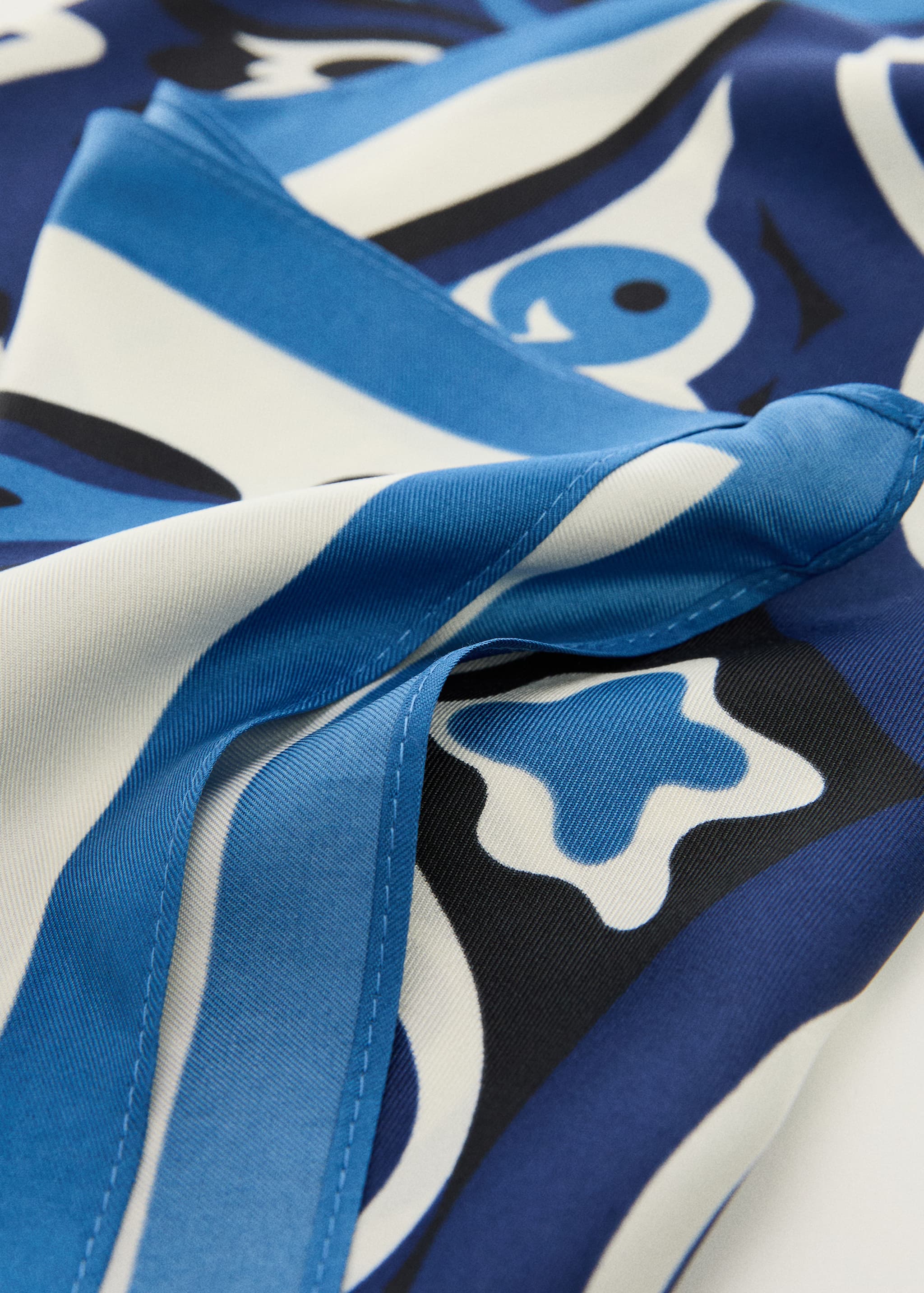 Printed scarf - Details of the article 1