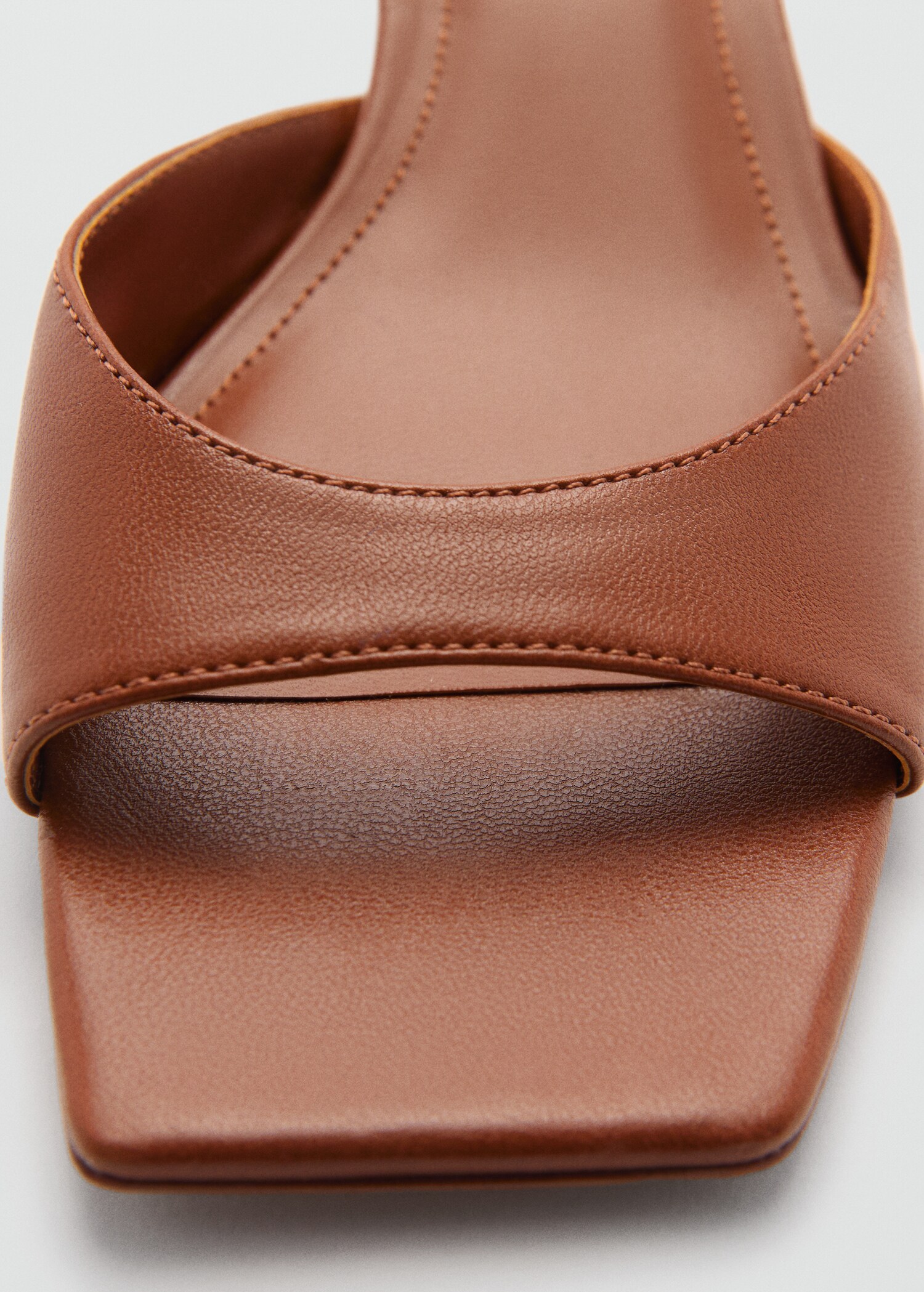 Heel non-structured sandals - Details of the article 2