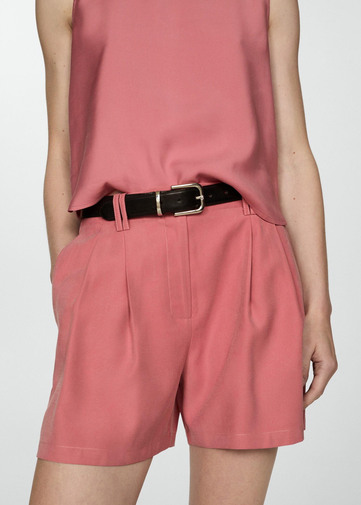 Shorts tiro medio pinzas - Detalle del artículo 6
