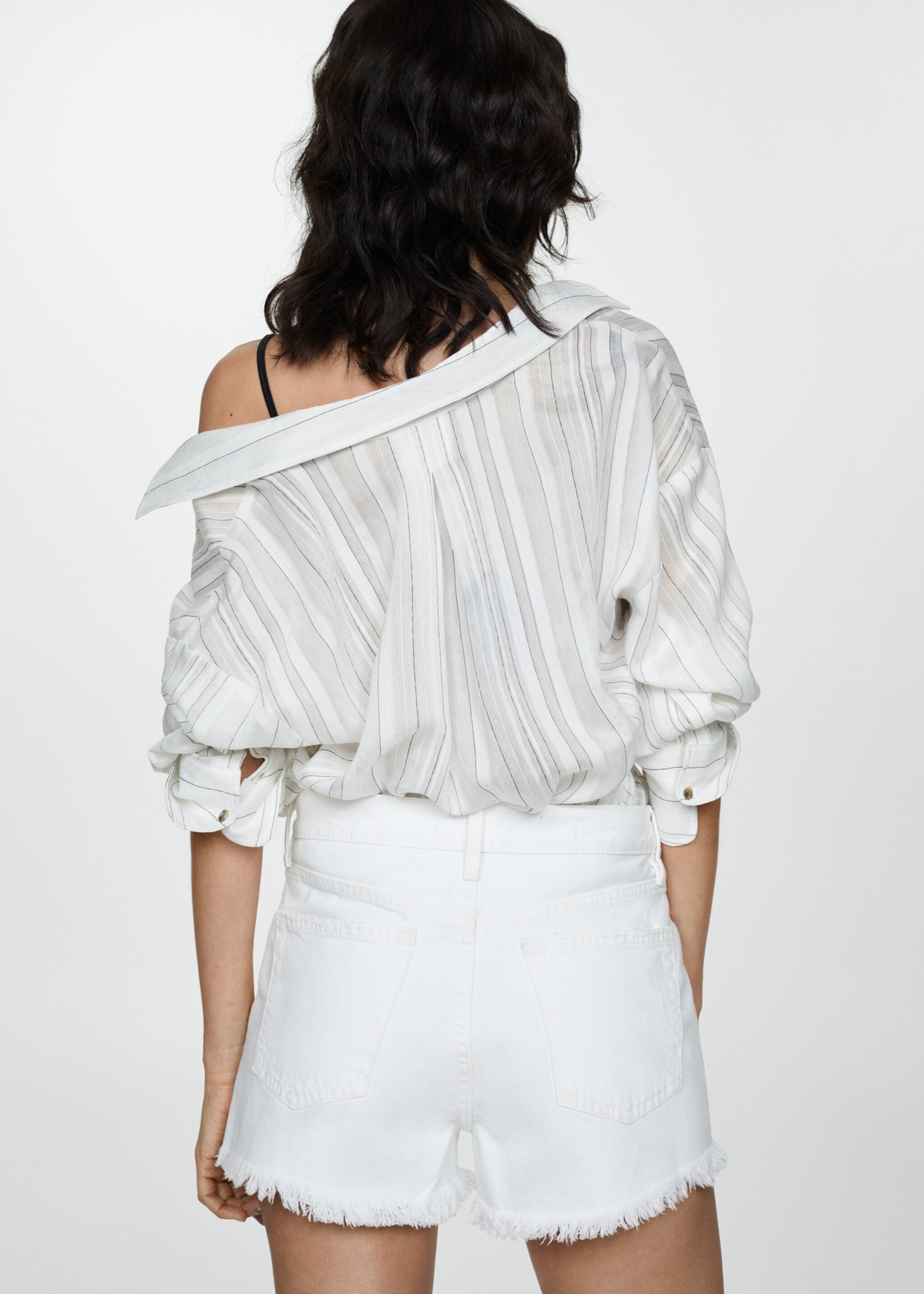 Short en jean revers effilochés - Verso de l’article, Blanc. Ref: 77010286-00.