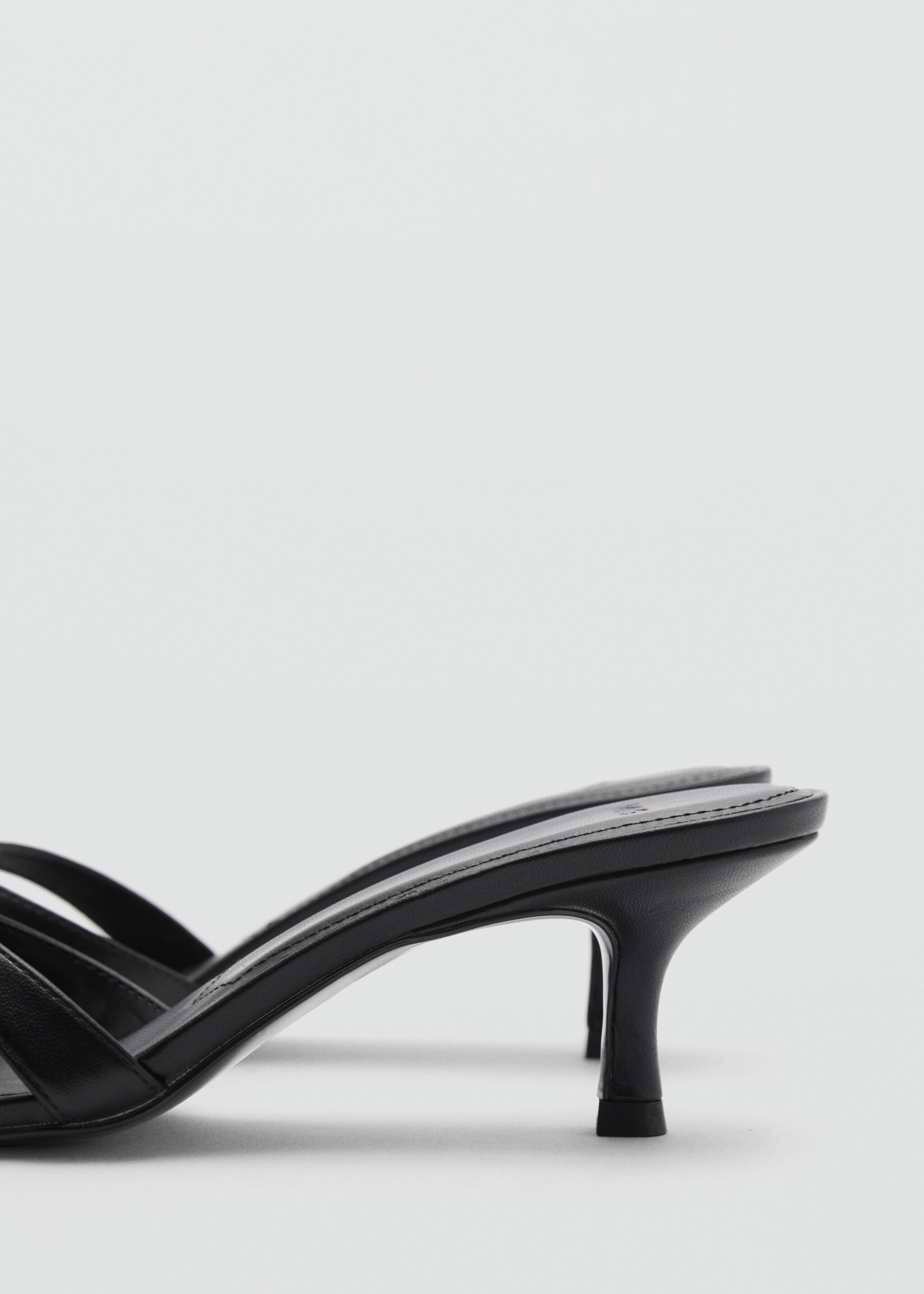 Sandales à lanières et talon - Détail de l'article 1, Noir. Ref: 77010295-00.