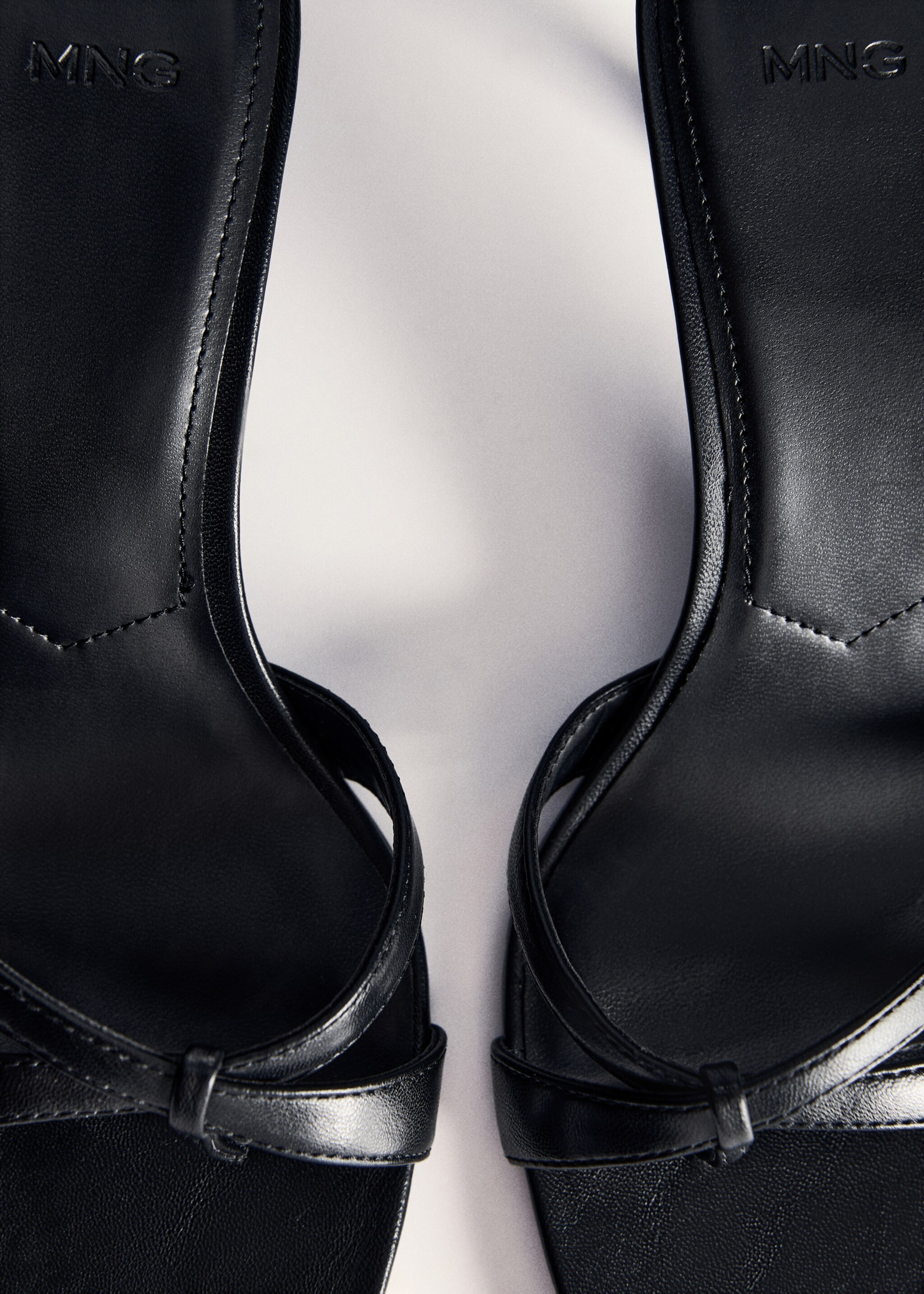 Sandales à lanières et talon - Détail de l'article 5, Noir. Ref: 77010295-00.