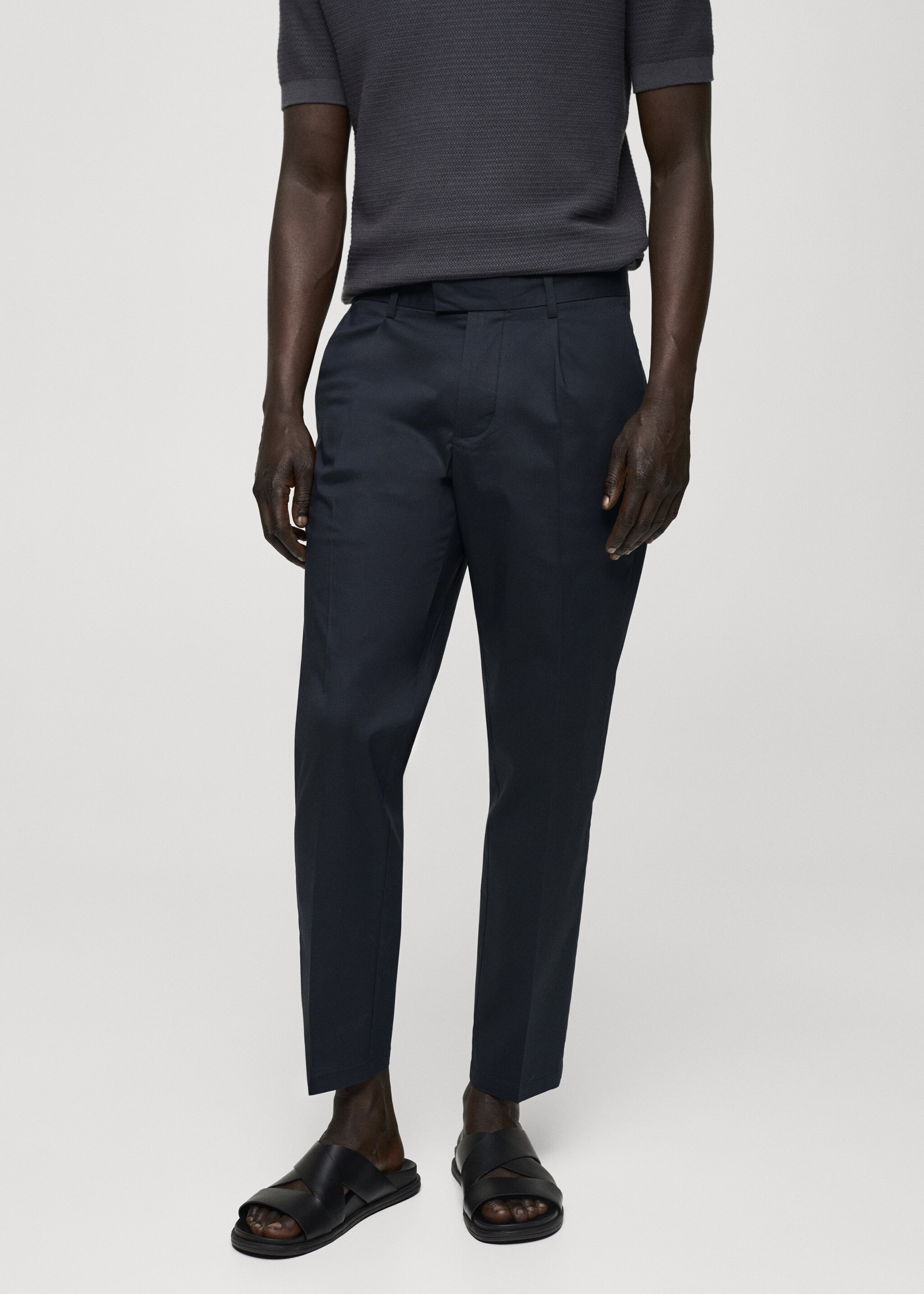 Slim-fit cotton pleated trousers - Medium plane