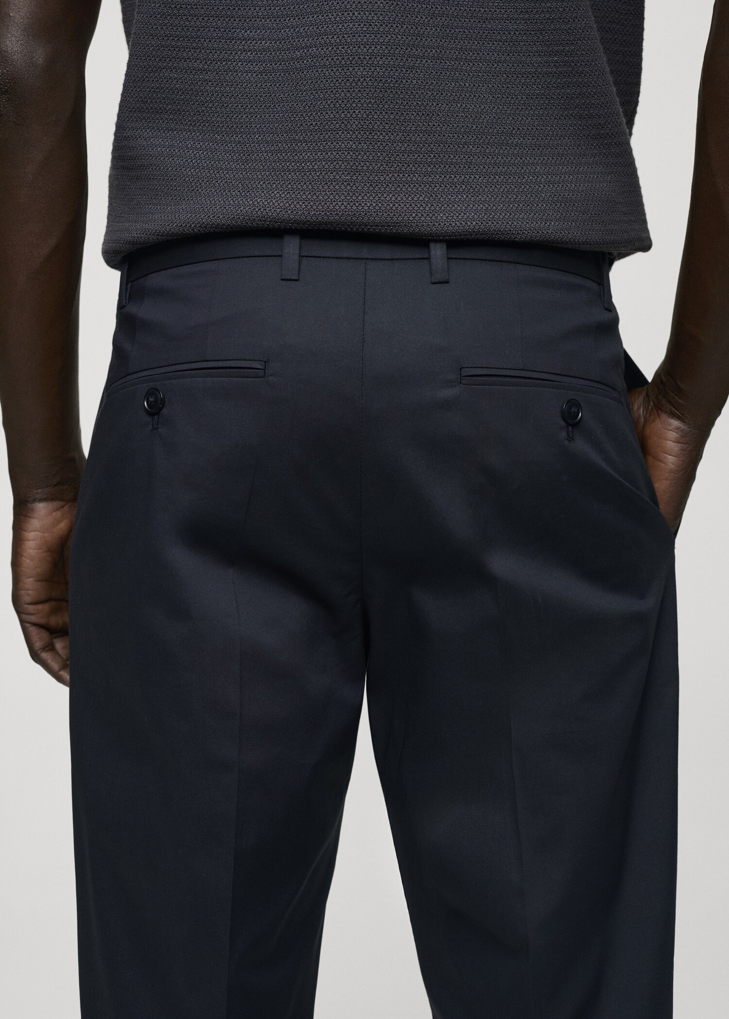 Slim-fit cotton pleated trousers - Details of the article 6