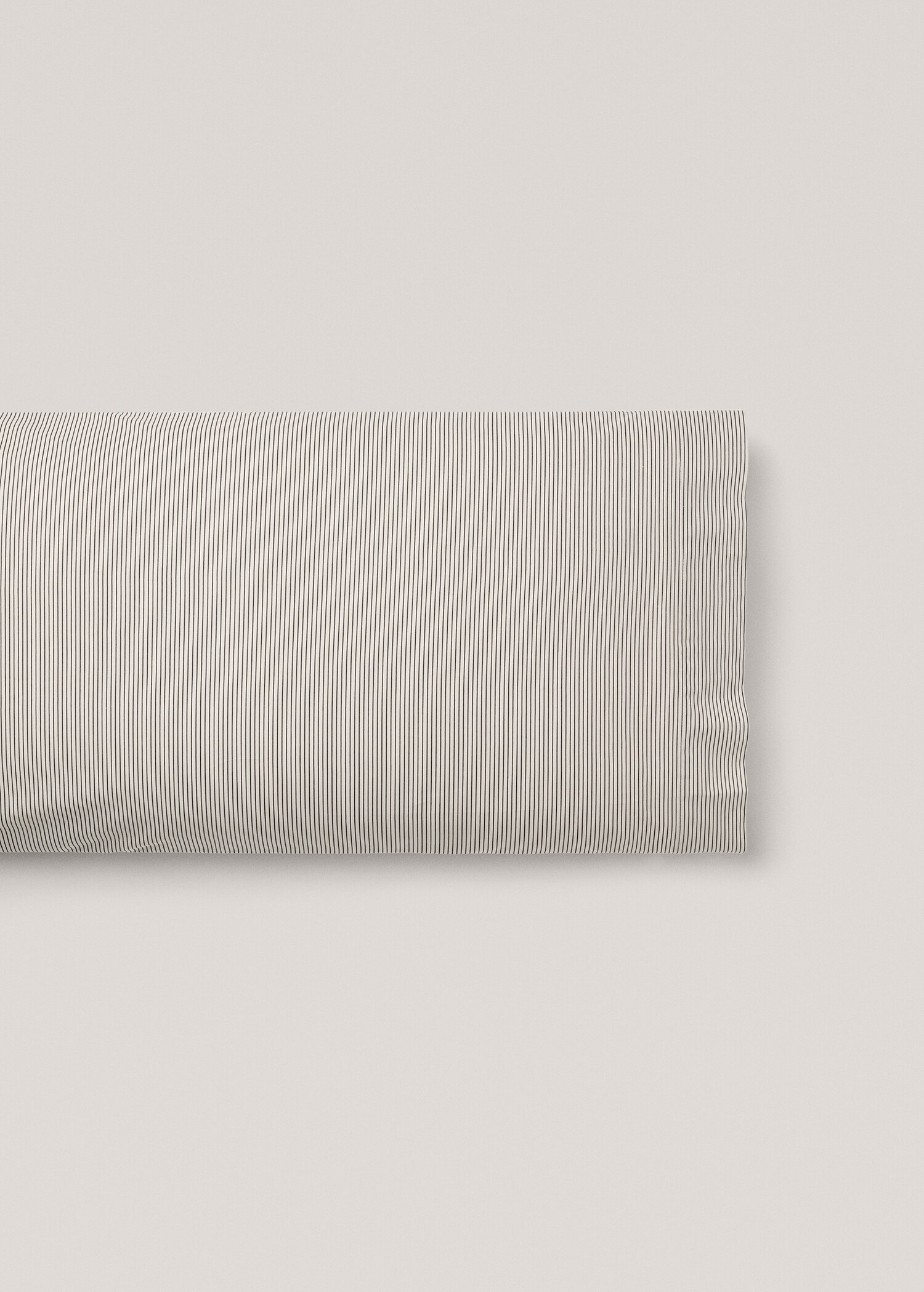 Tvåfärgat multirandigt örngott 45x110 cm - Artikel utan modell