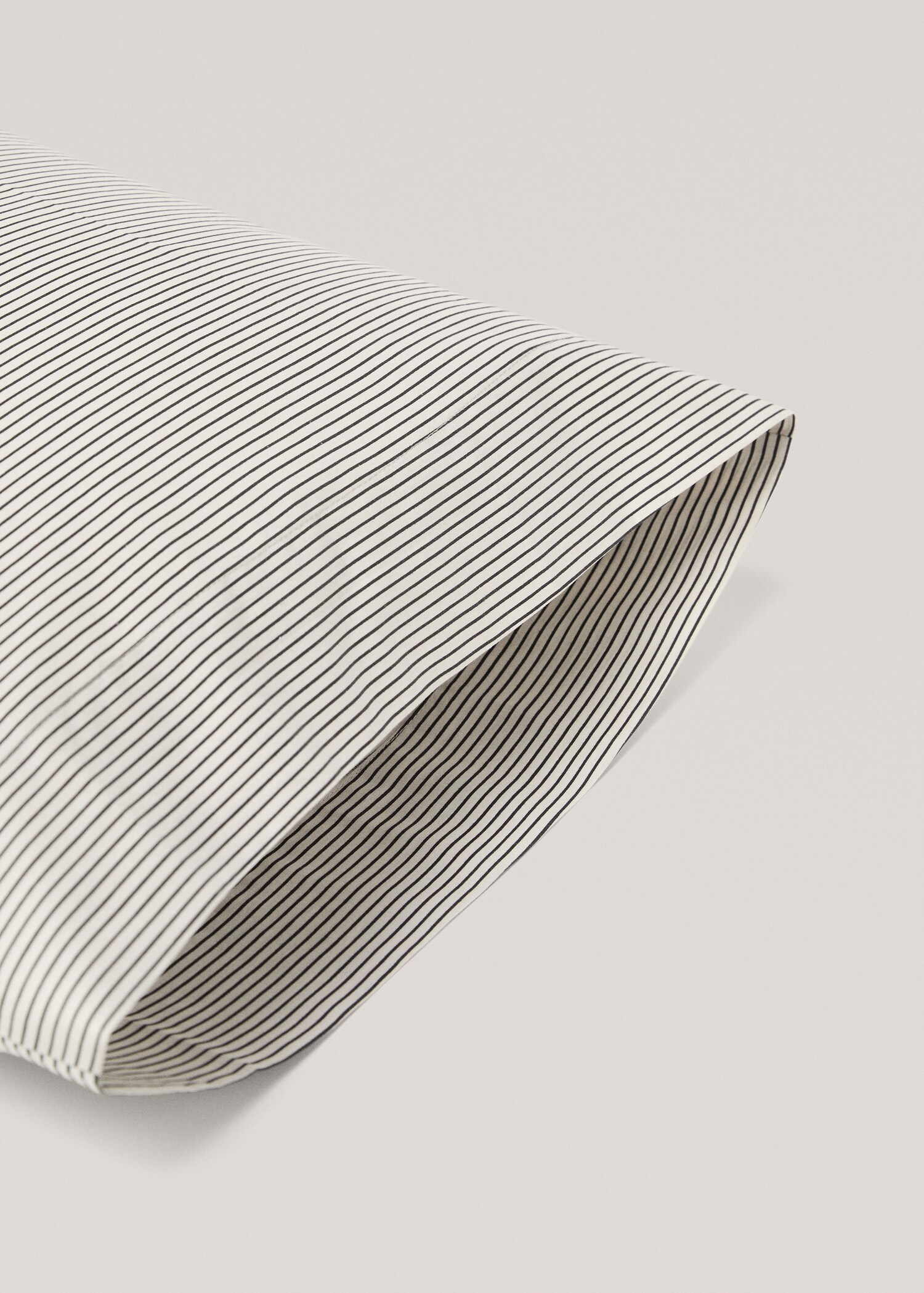 Tvåfärgat multirandigt örngott 45x110 cm - Detaljer om artikeln 2