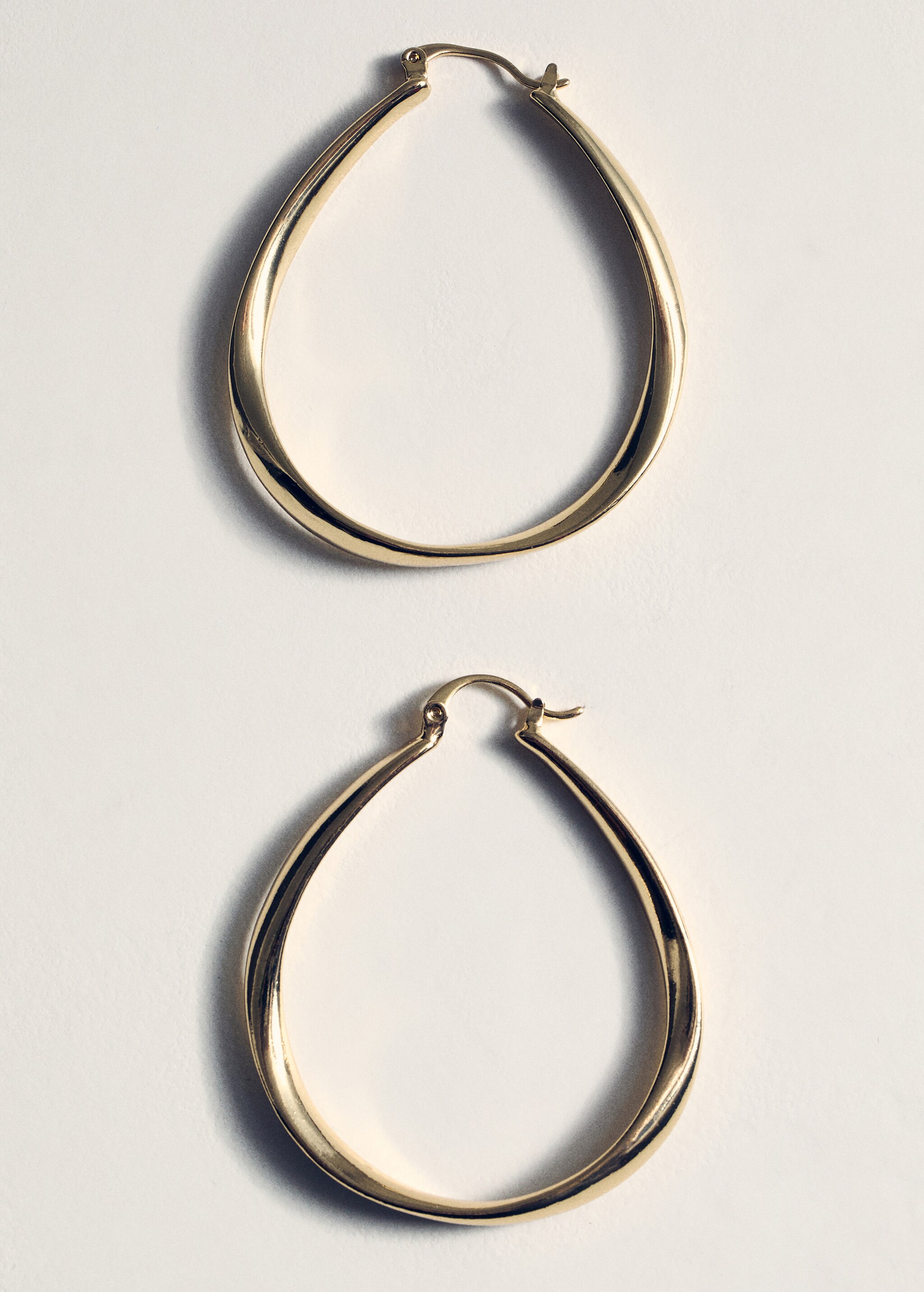 Oval hoop earrings - Details of the article 5