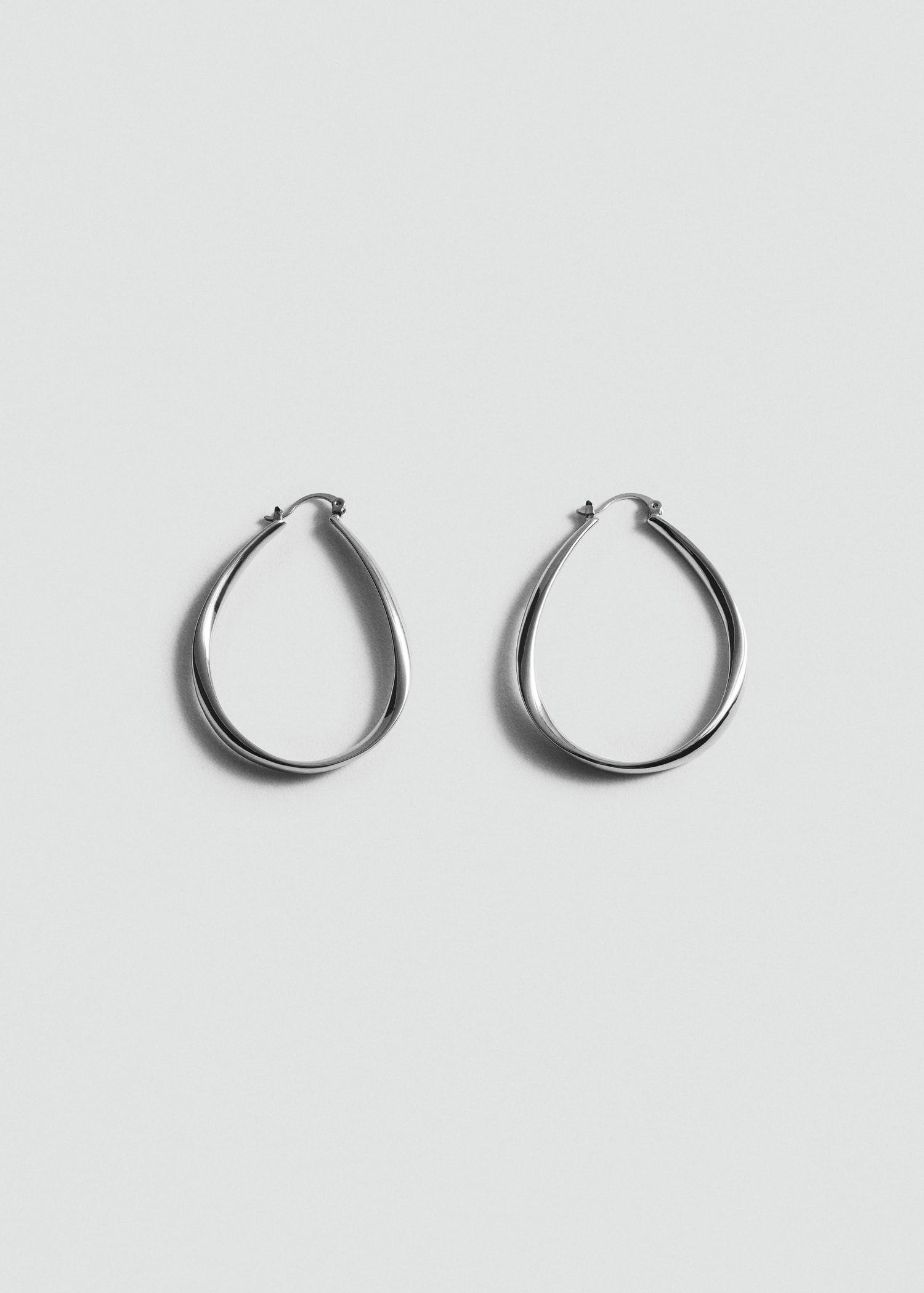 Oval hoop earrings - Article without model