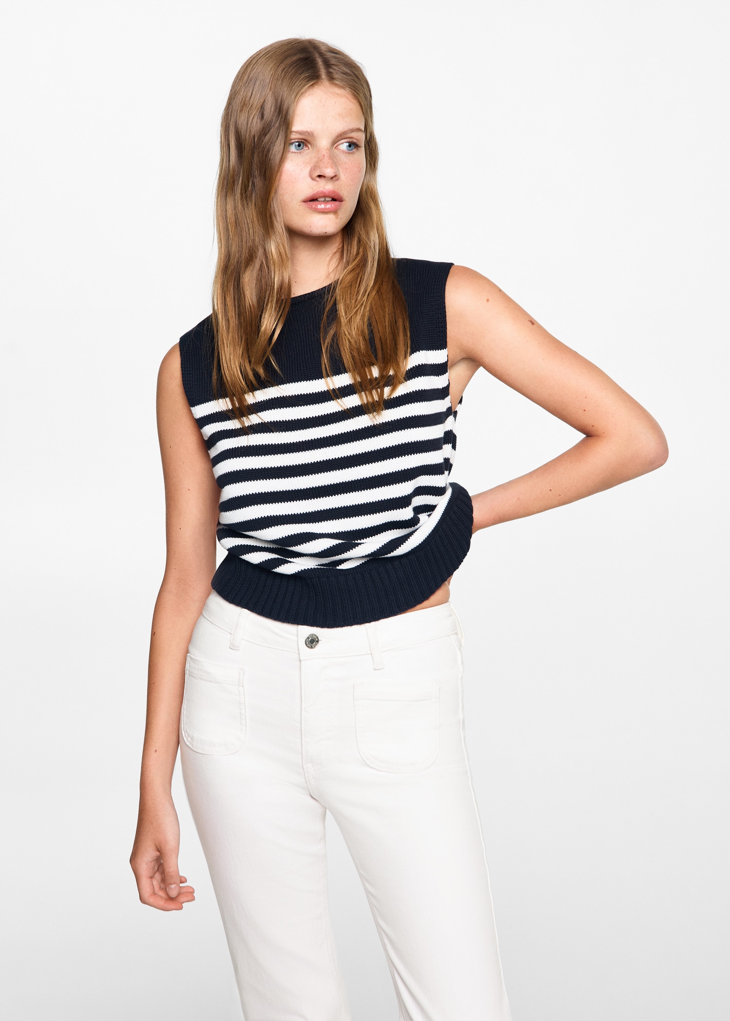 Flared jeans with pocket - Details of the article 1