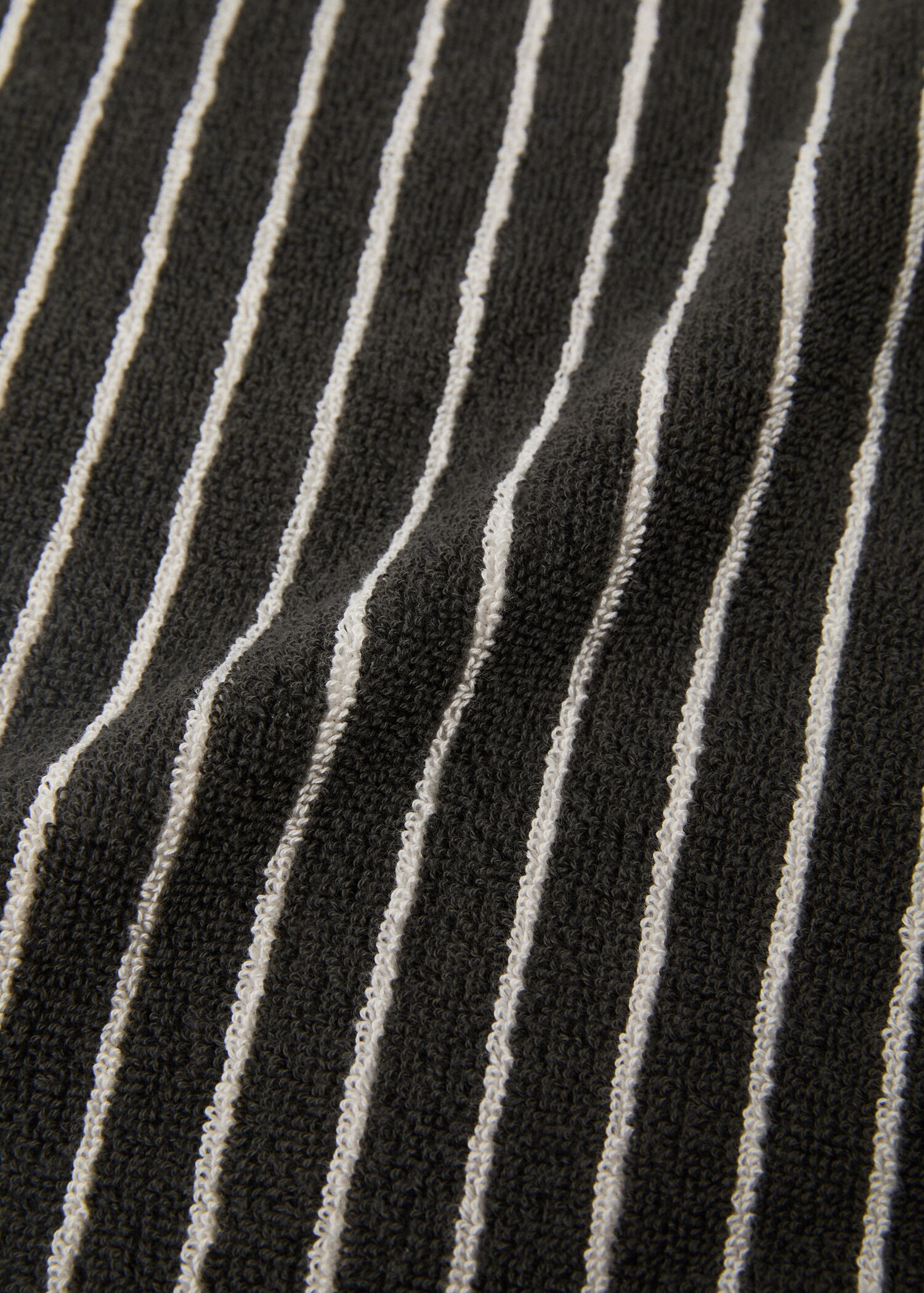 Striped bath towel 90x150cm - Details of the article 1