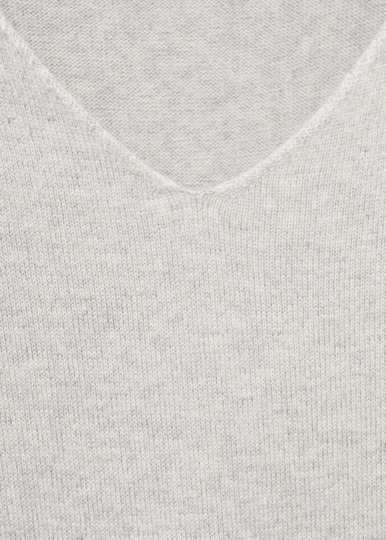 Camisola gola V - Pormenor do artigo 8