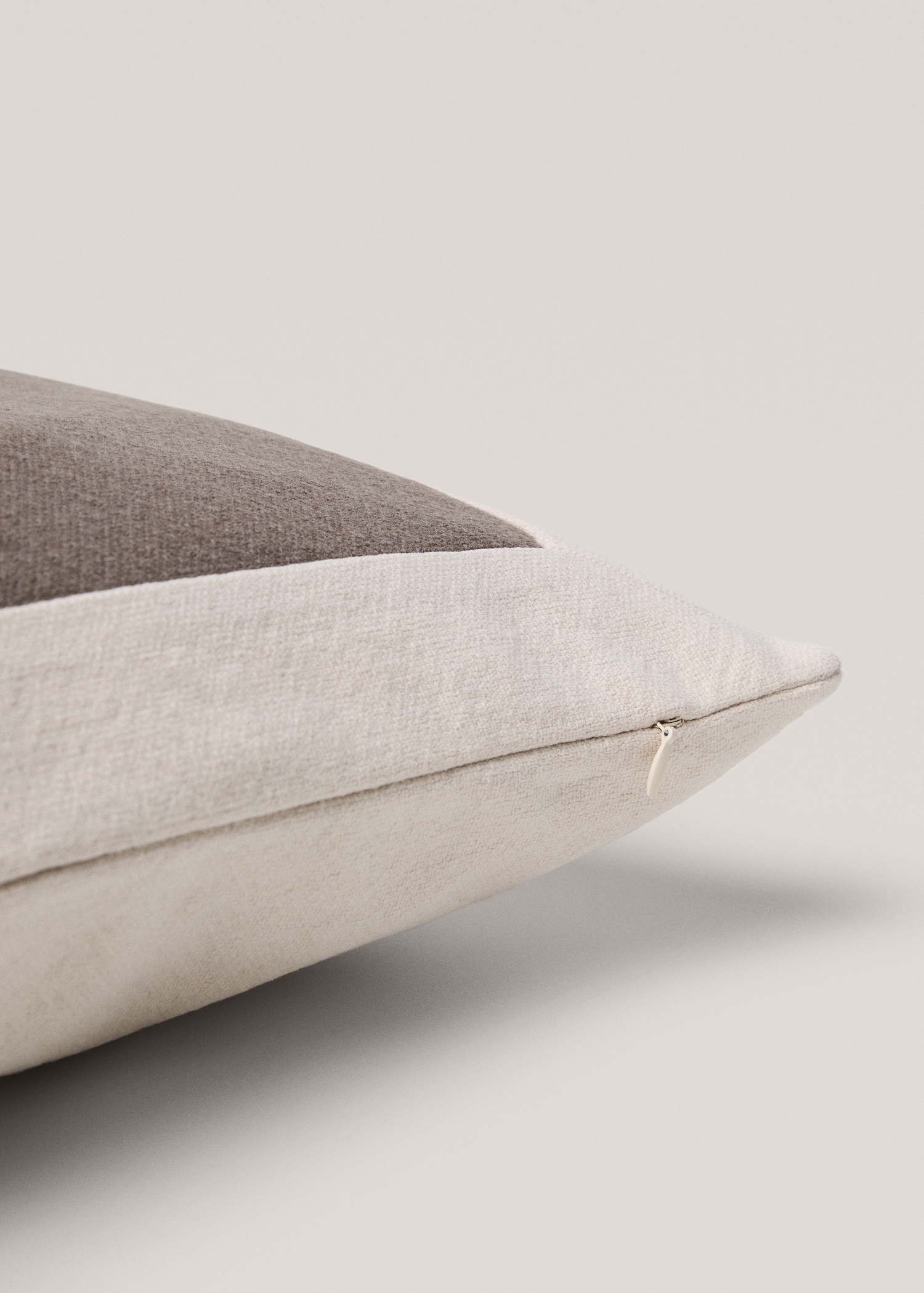 Cotton and linen blend cushion cover 40x60cm - Details of the article 3