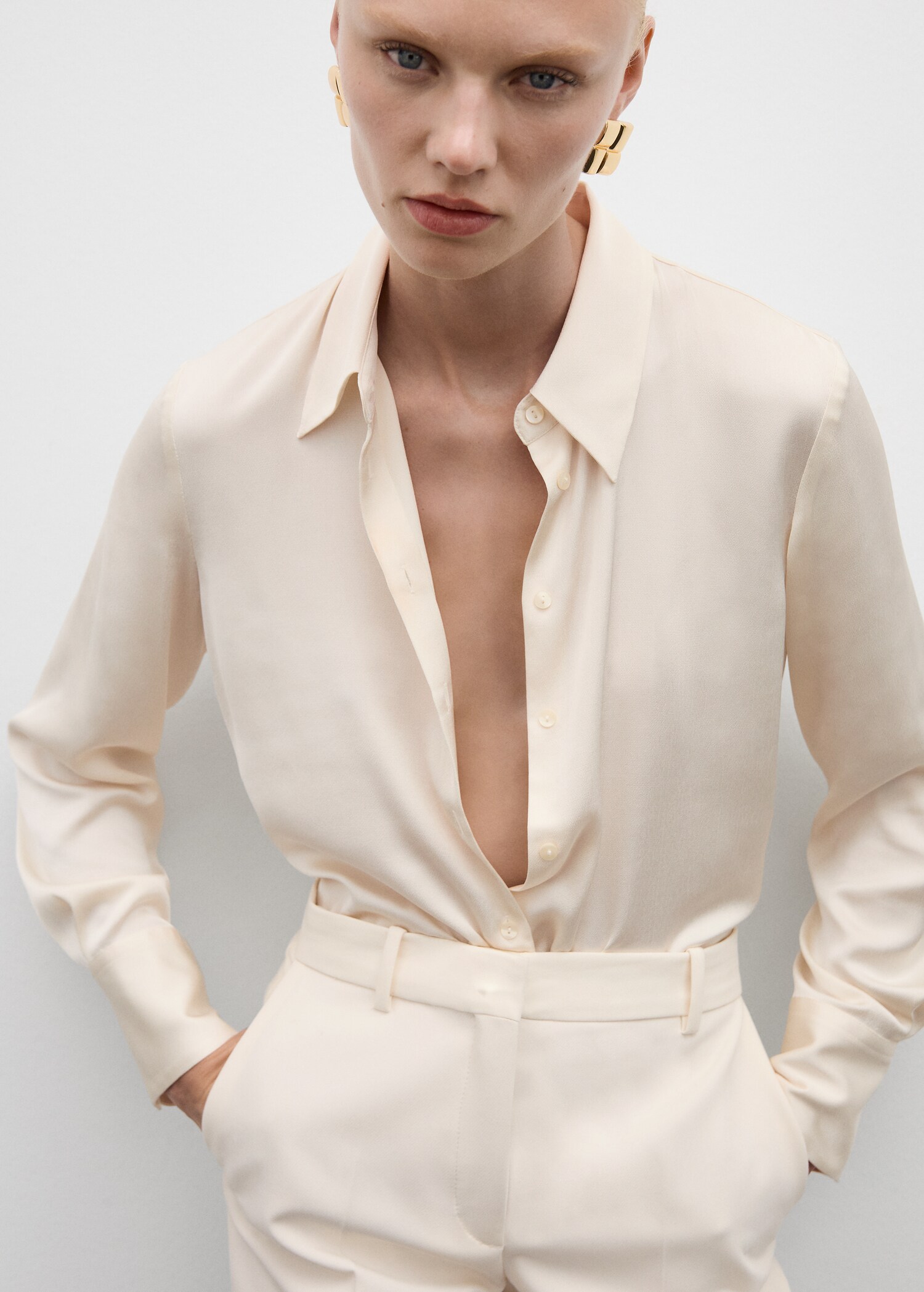 Chemise fluide satinée - Plan moyen