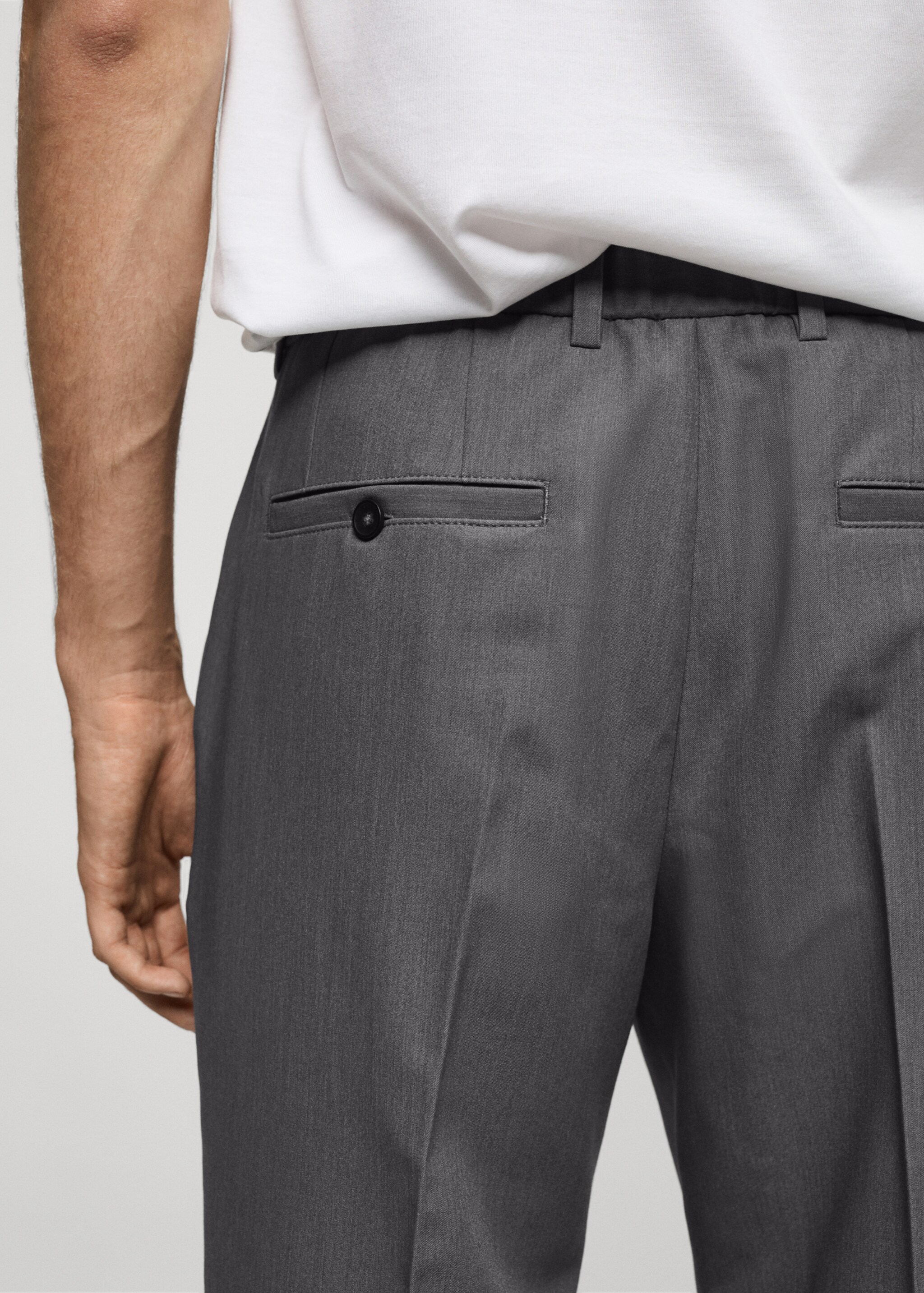 Regular-fit pleated flowy trousers - Details of the article 6