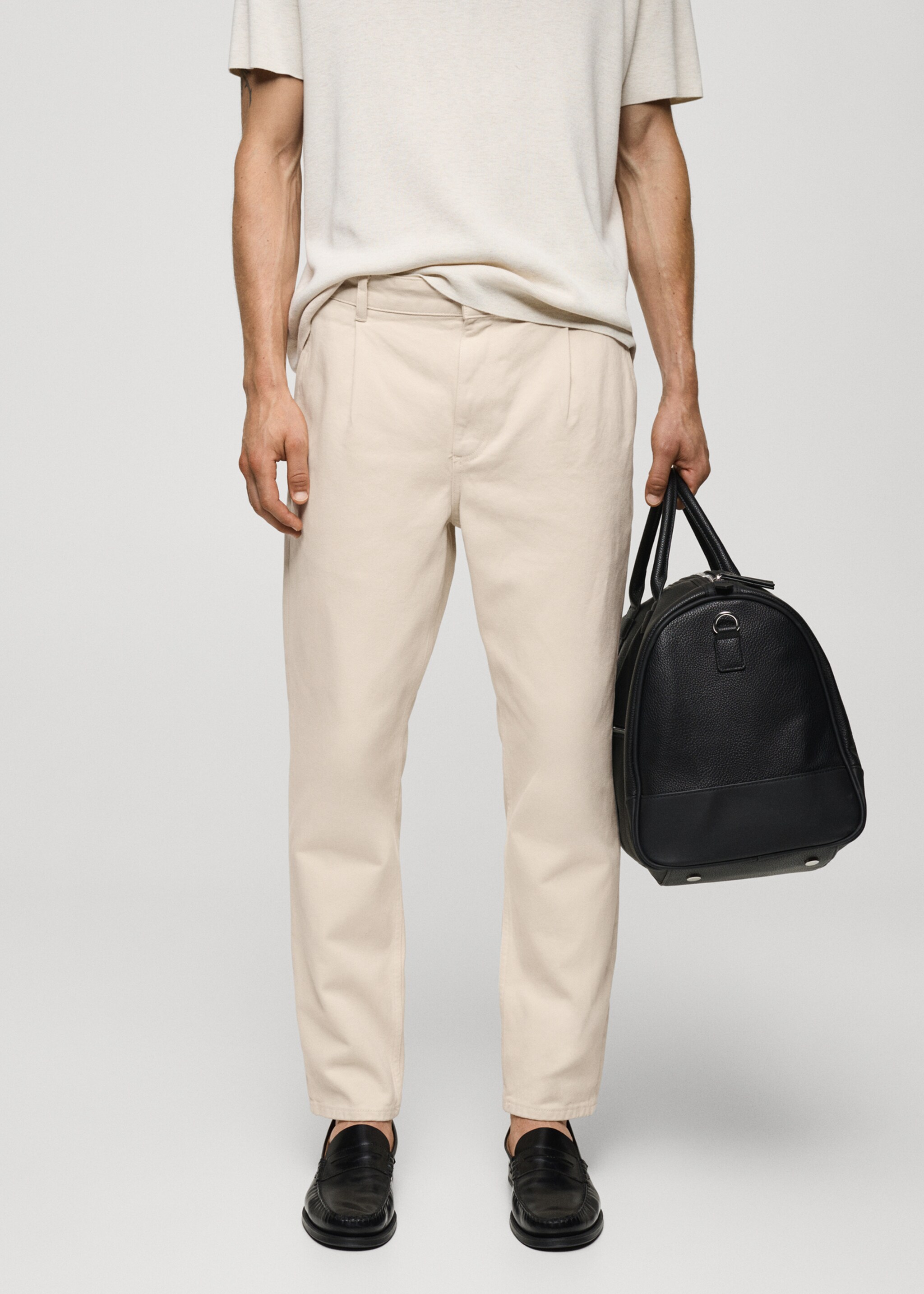Tejano pinzas tapered fit - Plano medio