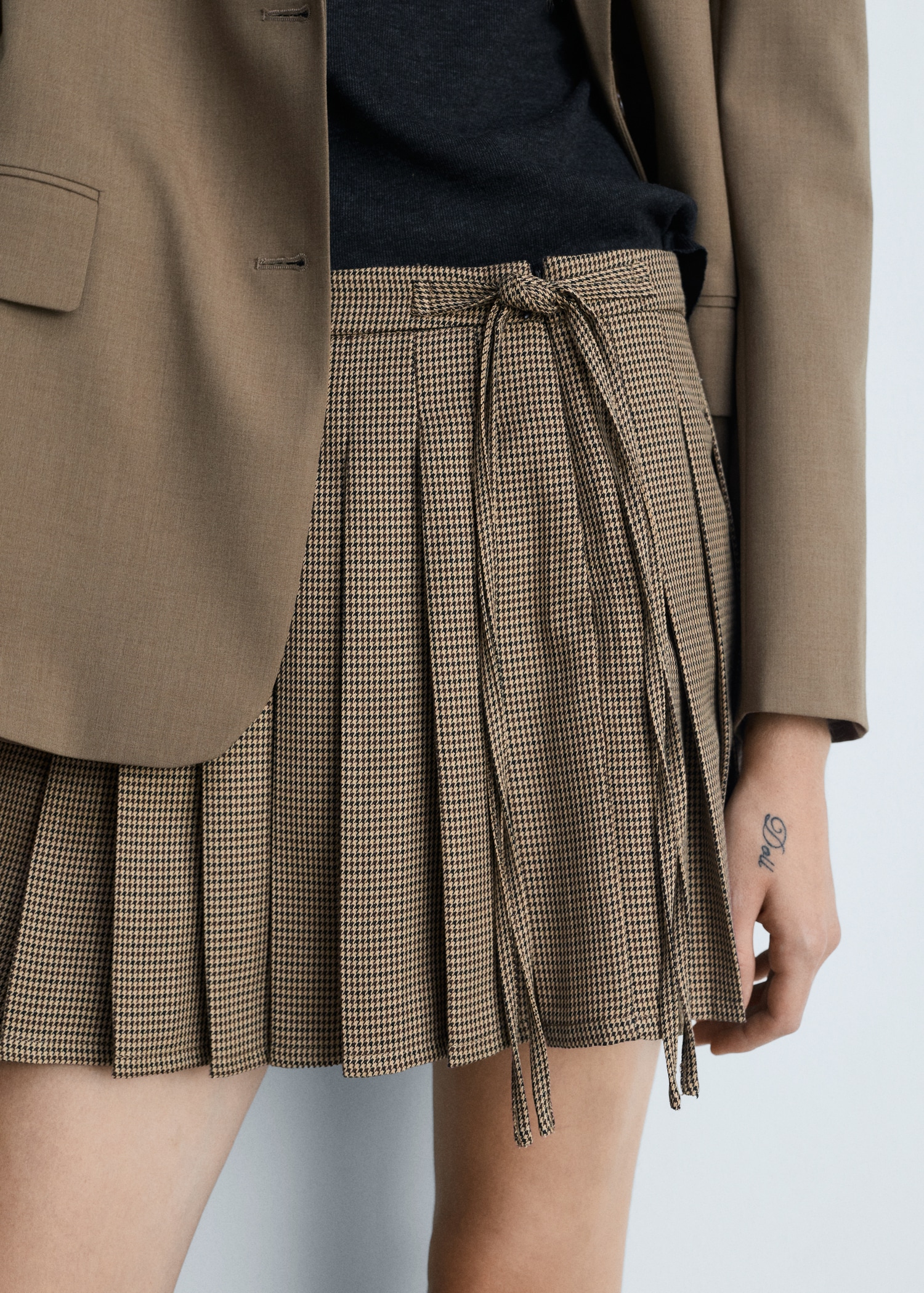 Houndstooth mini-skirt - Details of the article 1