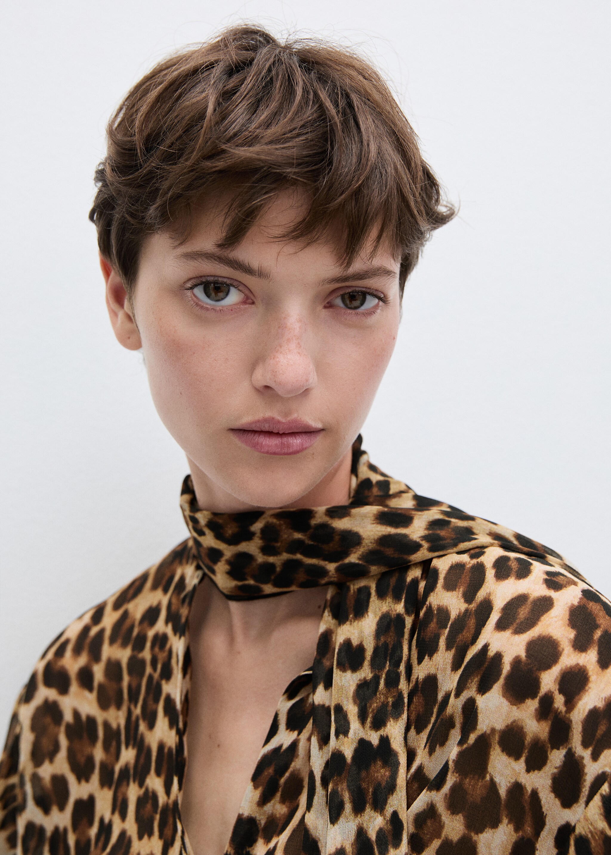 Leopard-print blouse with collar and bow  - Details of the article 1