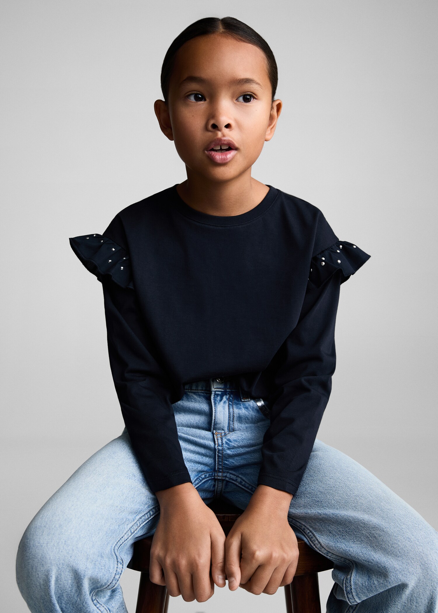 T-shirt with studded ruffles - Details of the article 2