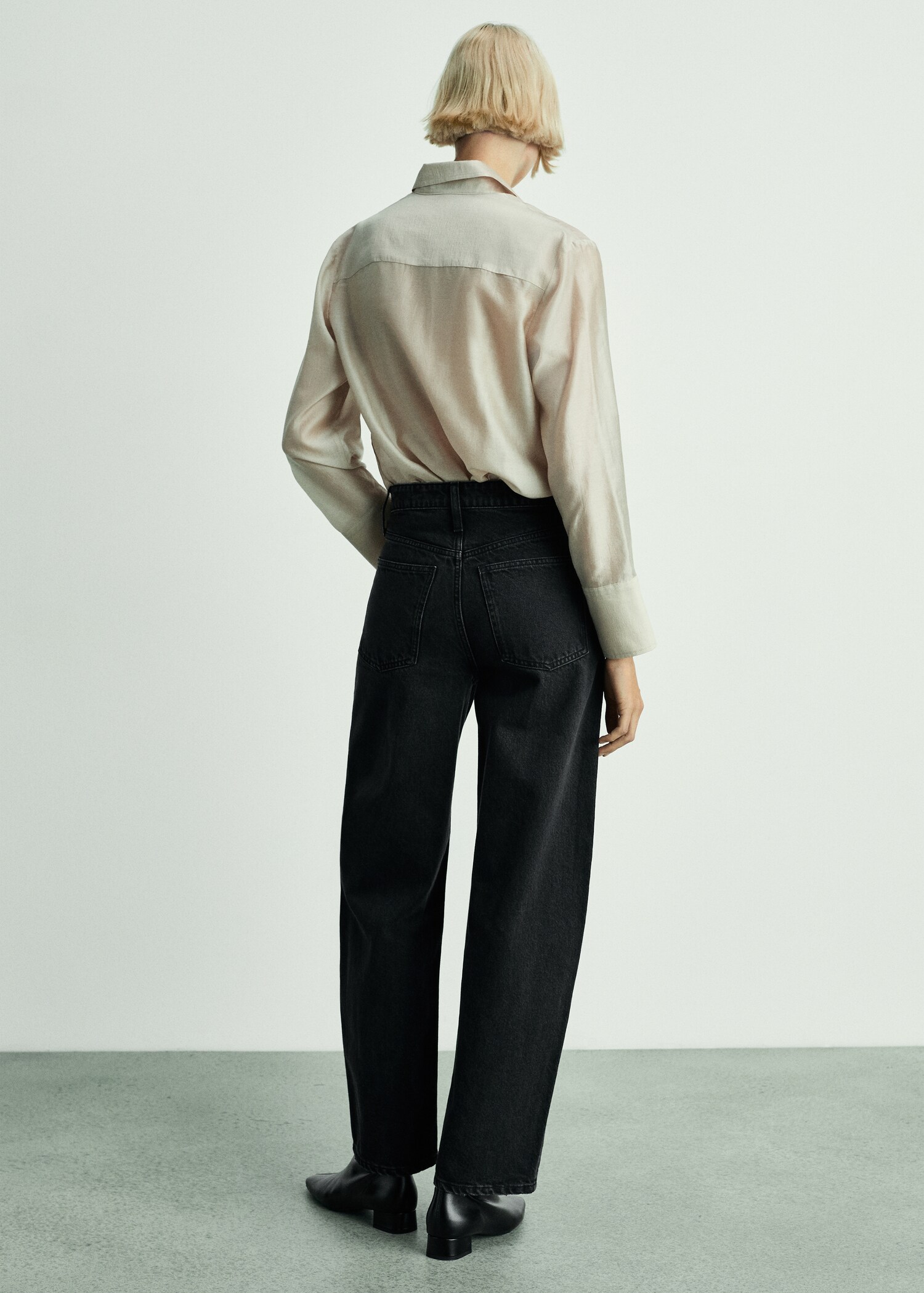 High-rise balloon jeans - Reverse of the article