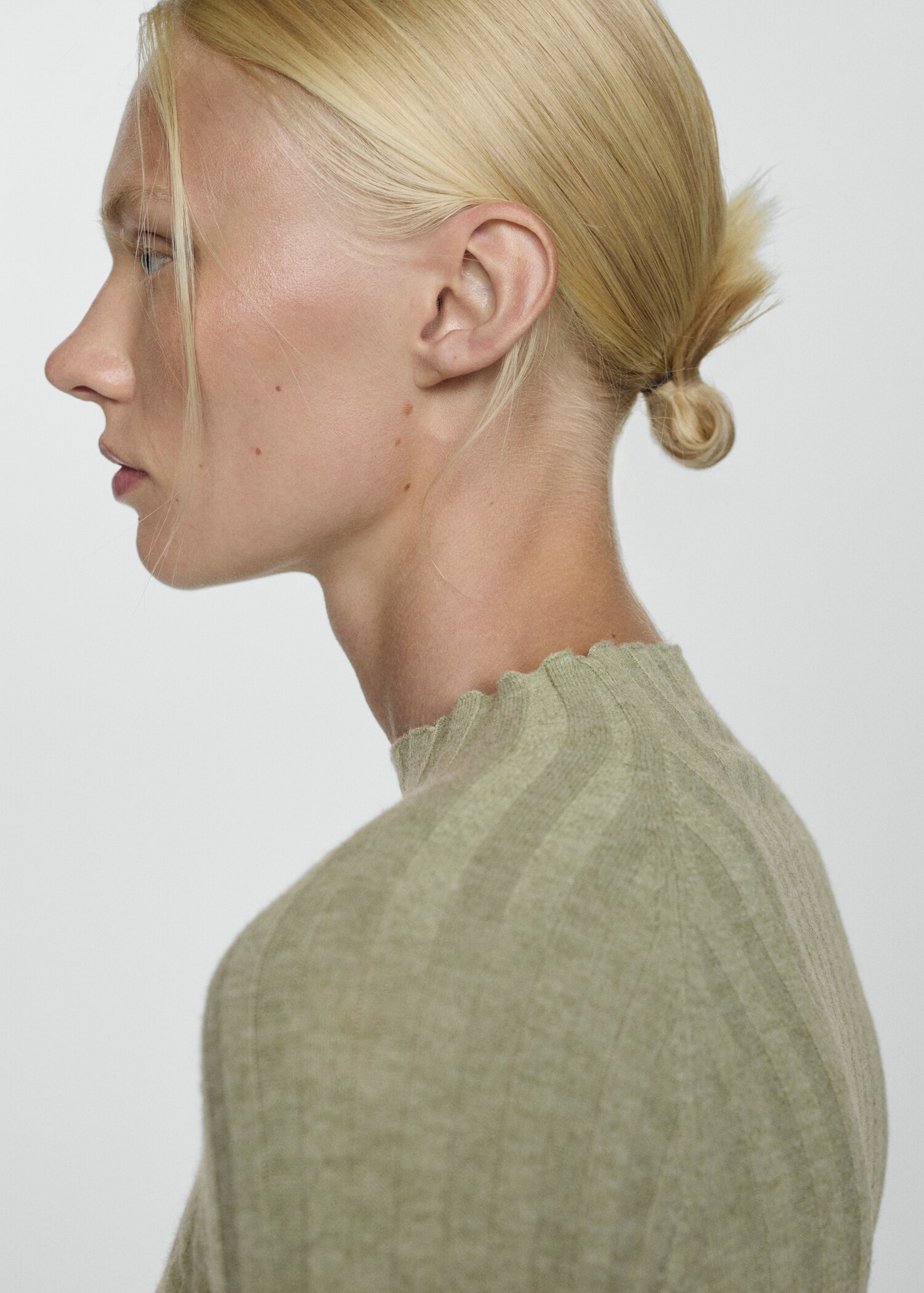 Ribbed sweater with perkins neck - Details of the article 1