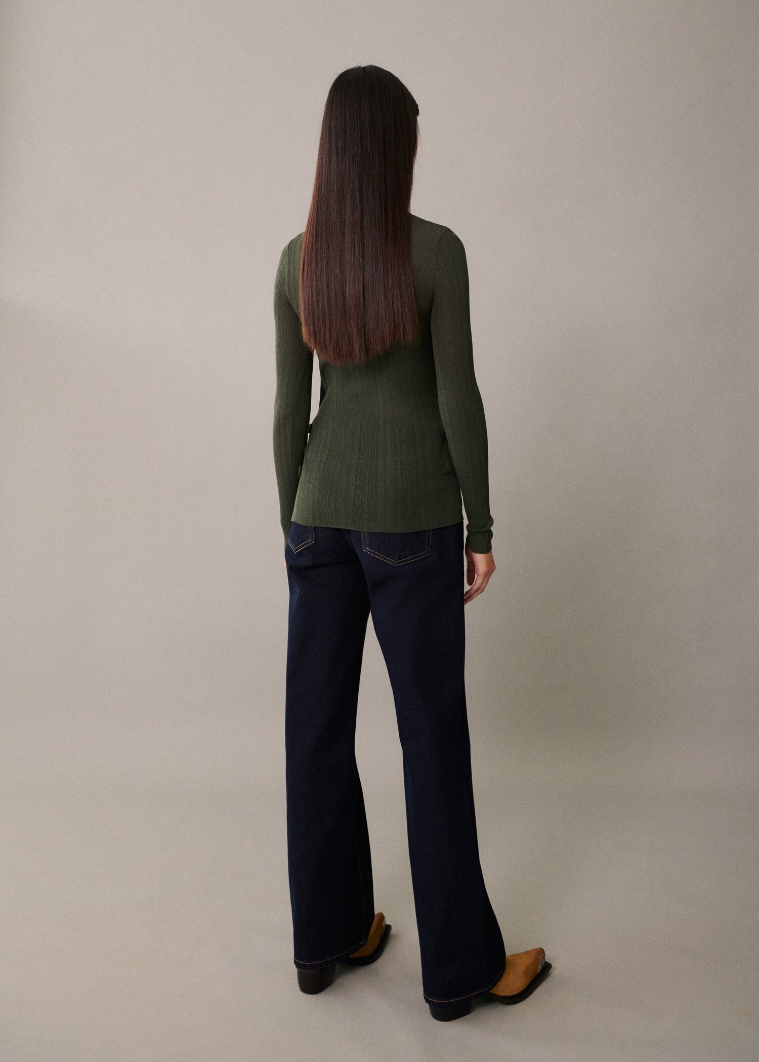 Semi-transparent t-shirt with button detail - Reverse of the article
