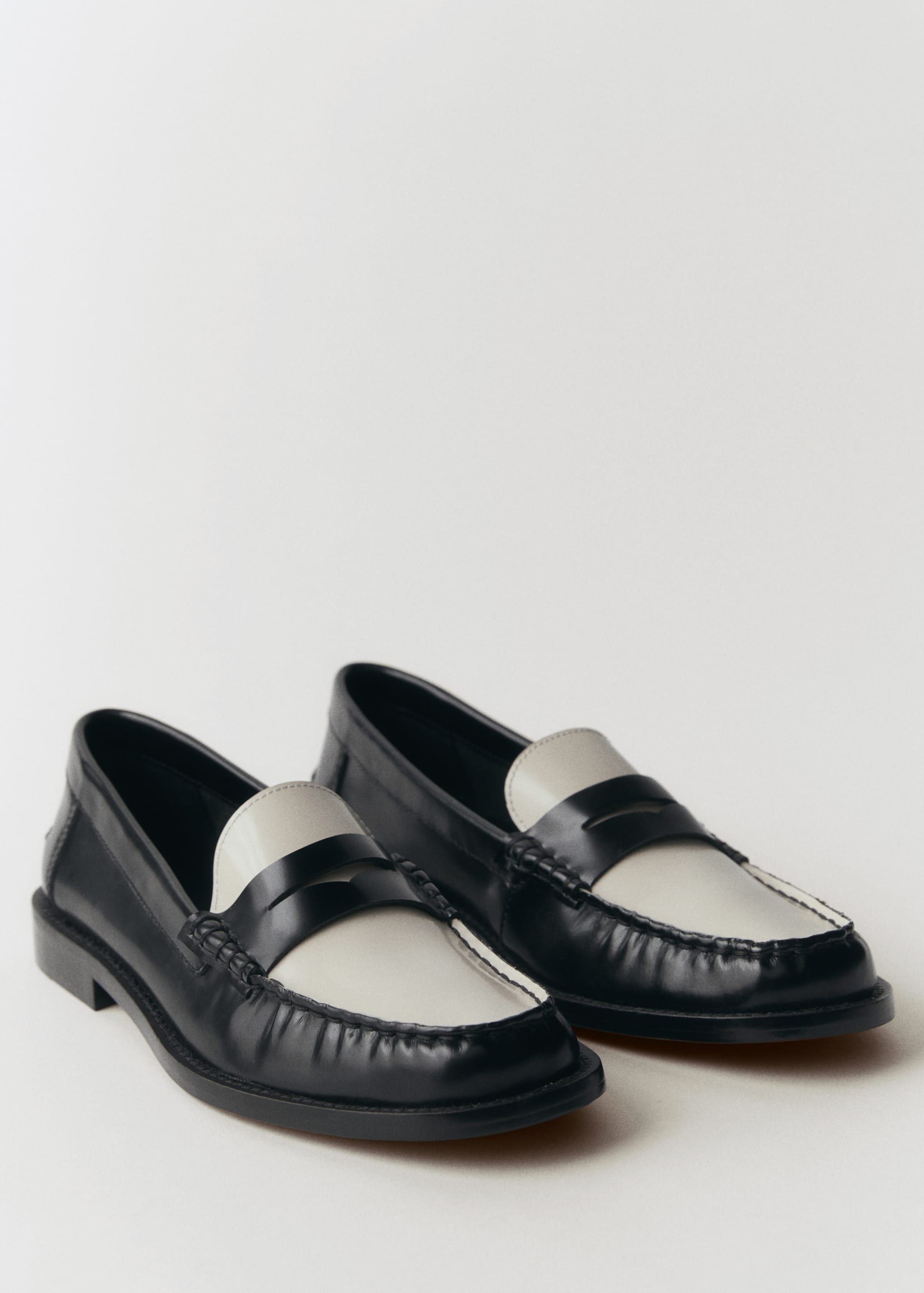 Mocasín piel bicolor - Plano medio