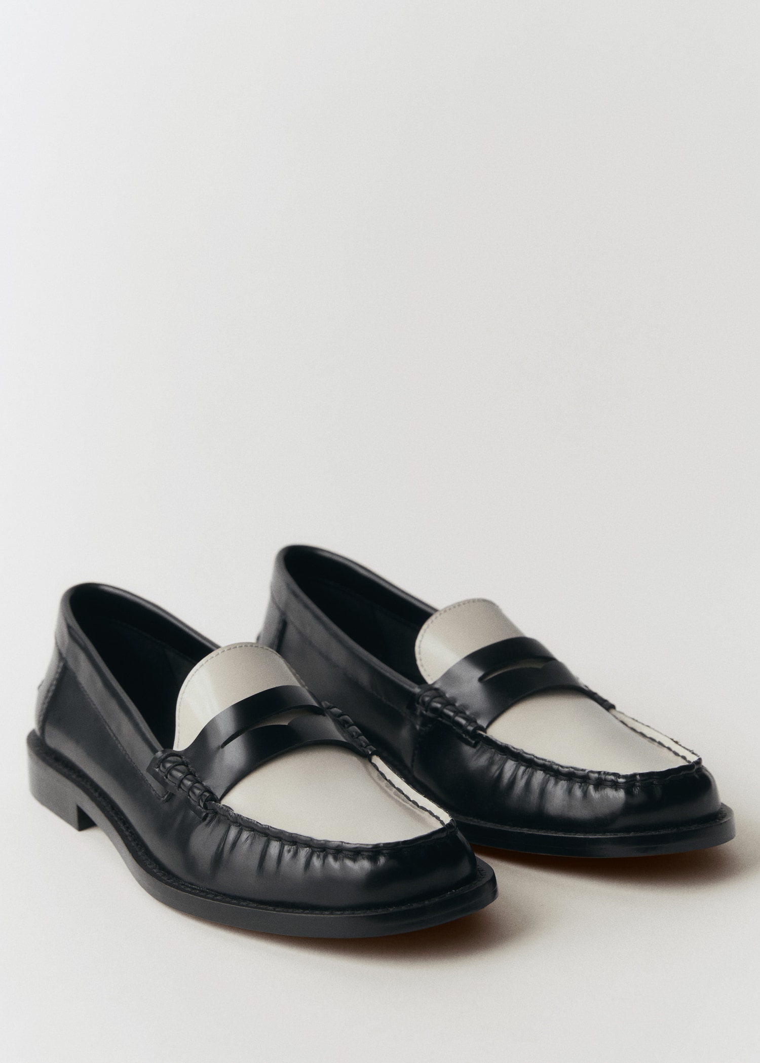Two-tone leather loafers Women MANGO Niger - Main Image