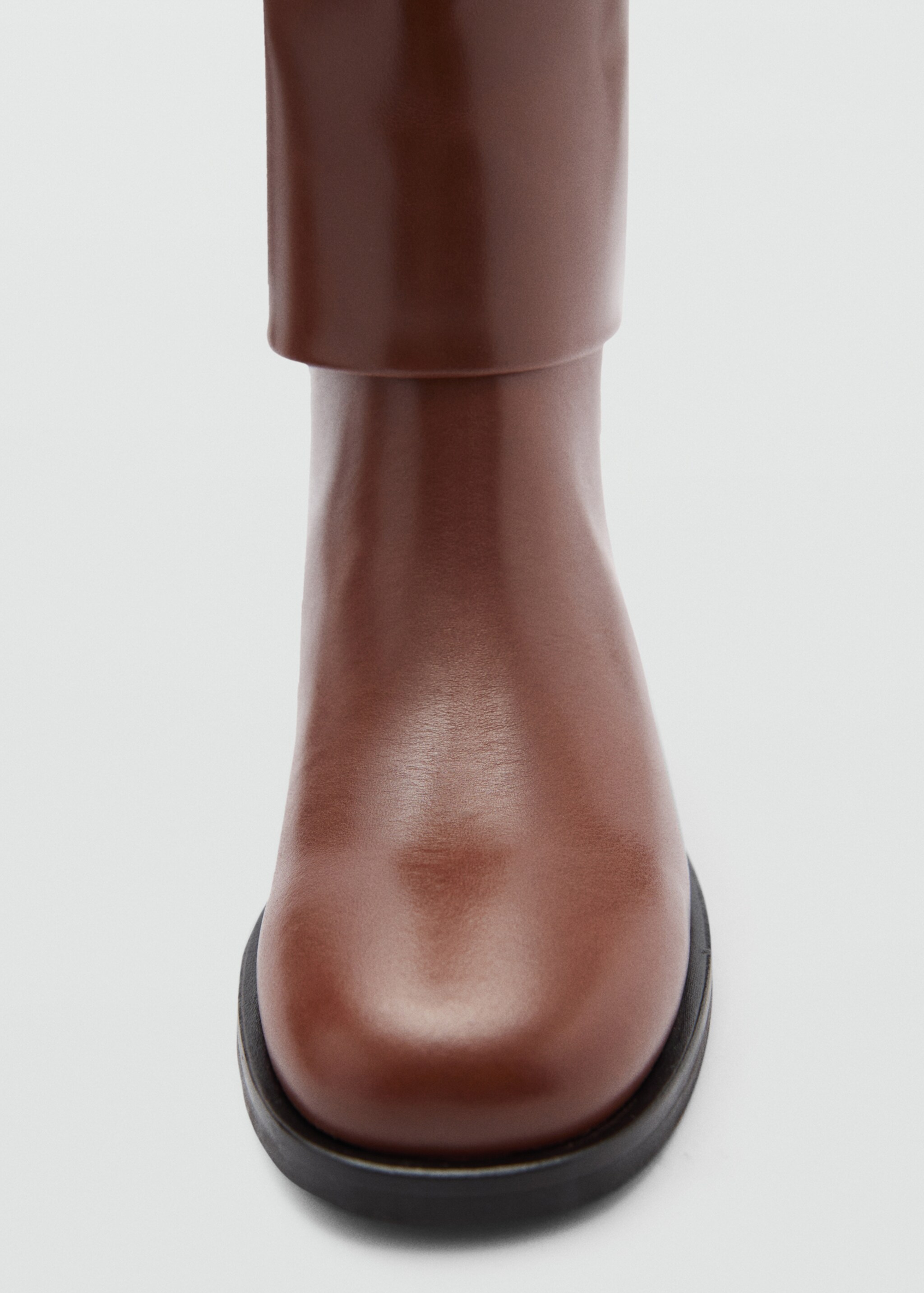 Leather boots with decorative buckle - Details of the article 3