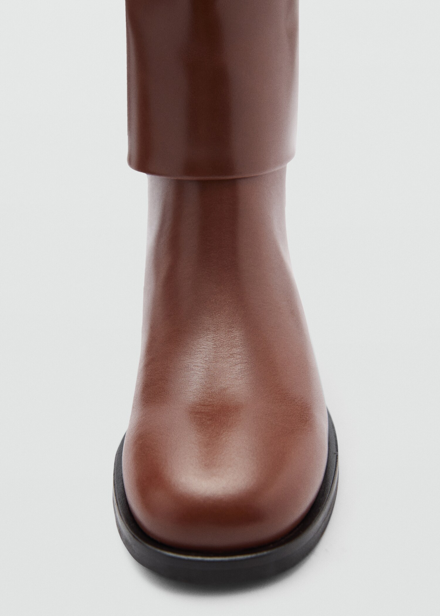 Leather boots with decorative buckle - Details of the article 3