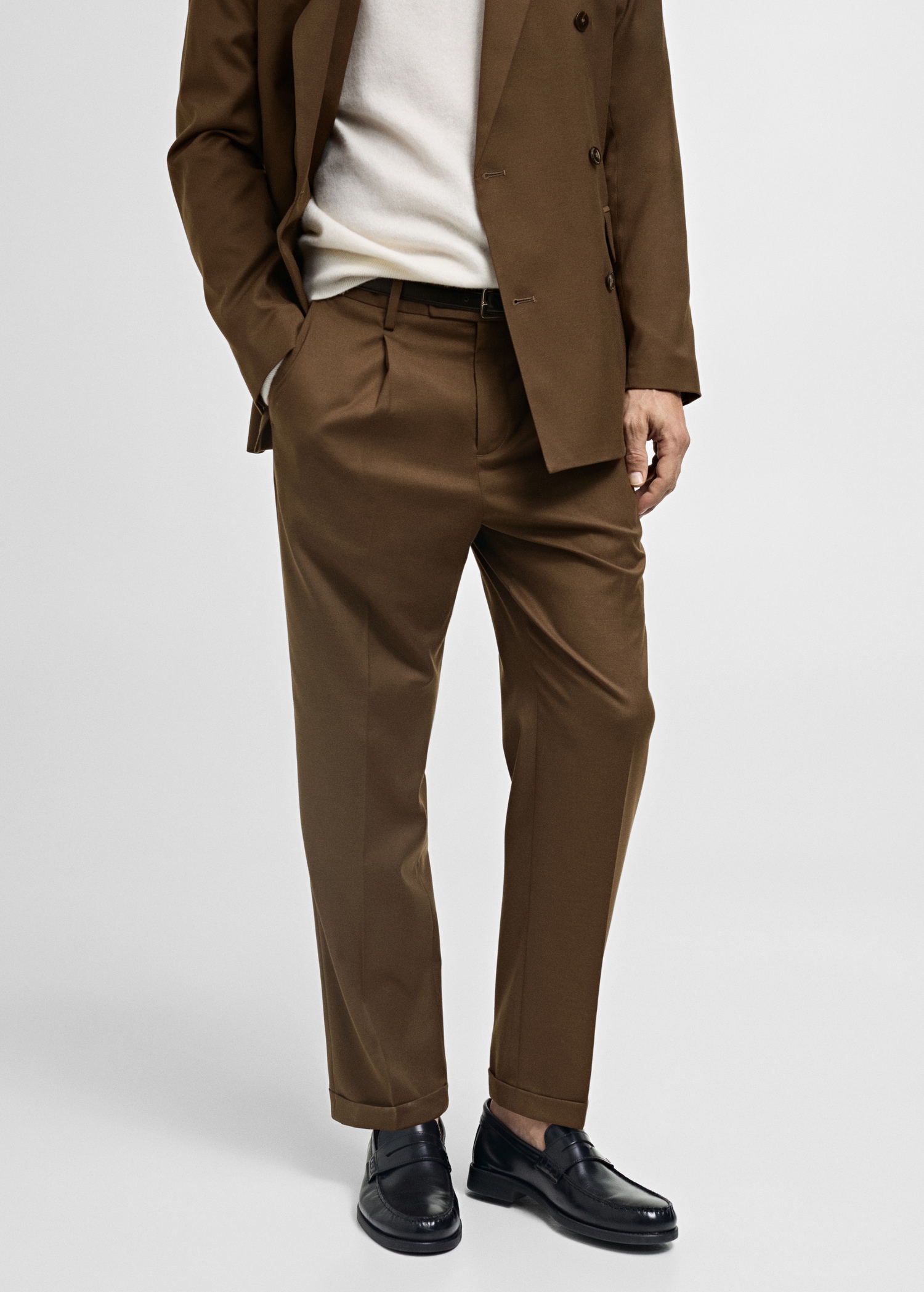 Pantalón traje slim fit - Plano medio