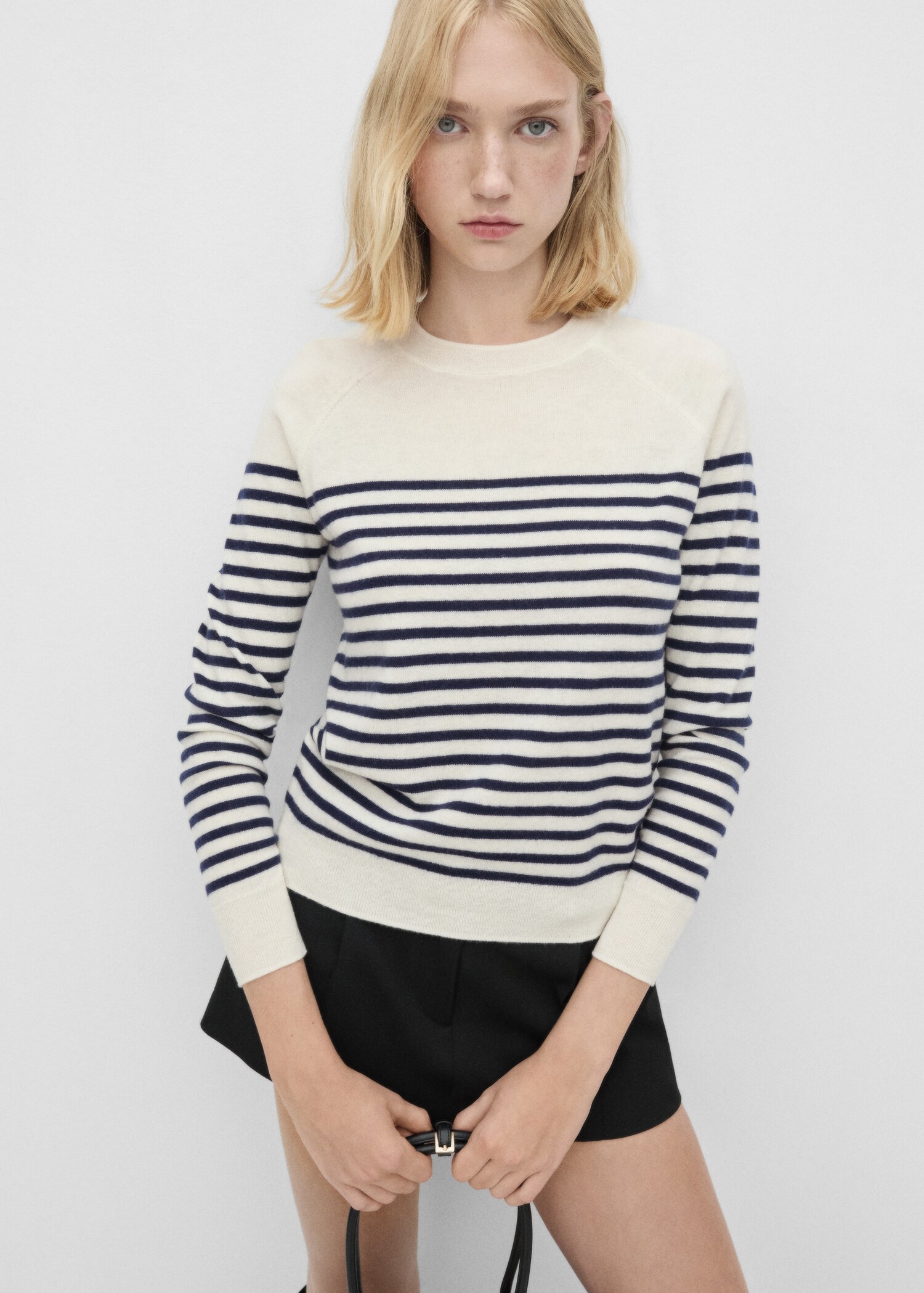 Rounded neck wool sweater - Medium plane